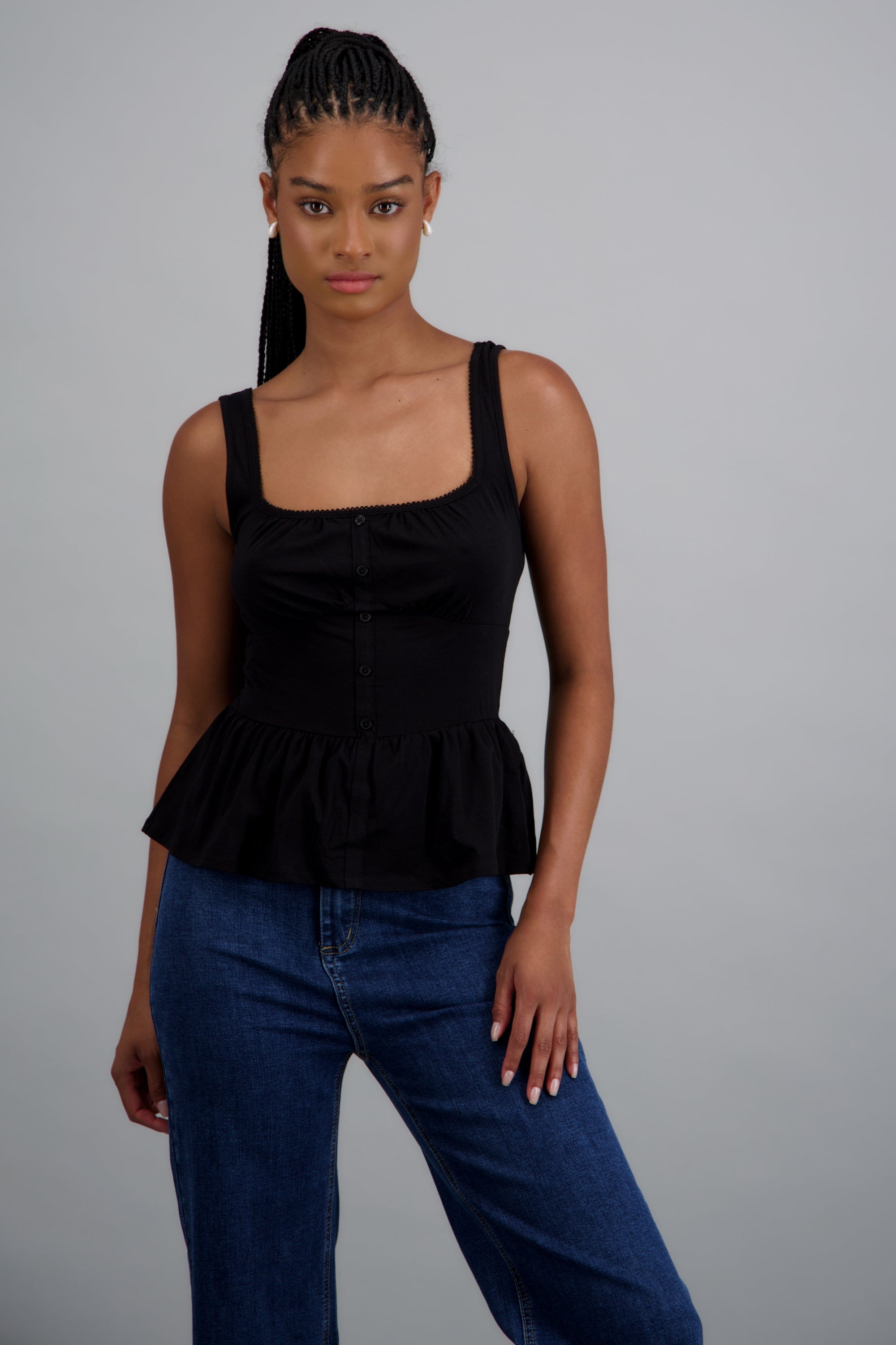 Top corte busto detalle escote NEGRO