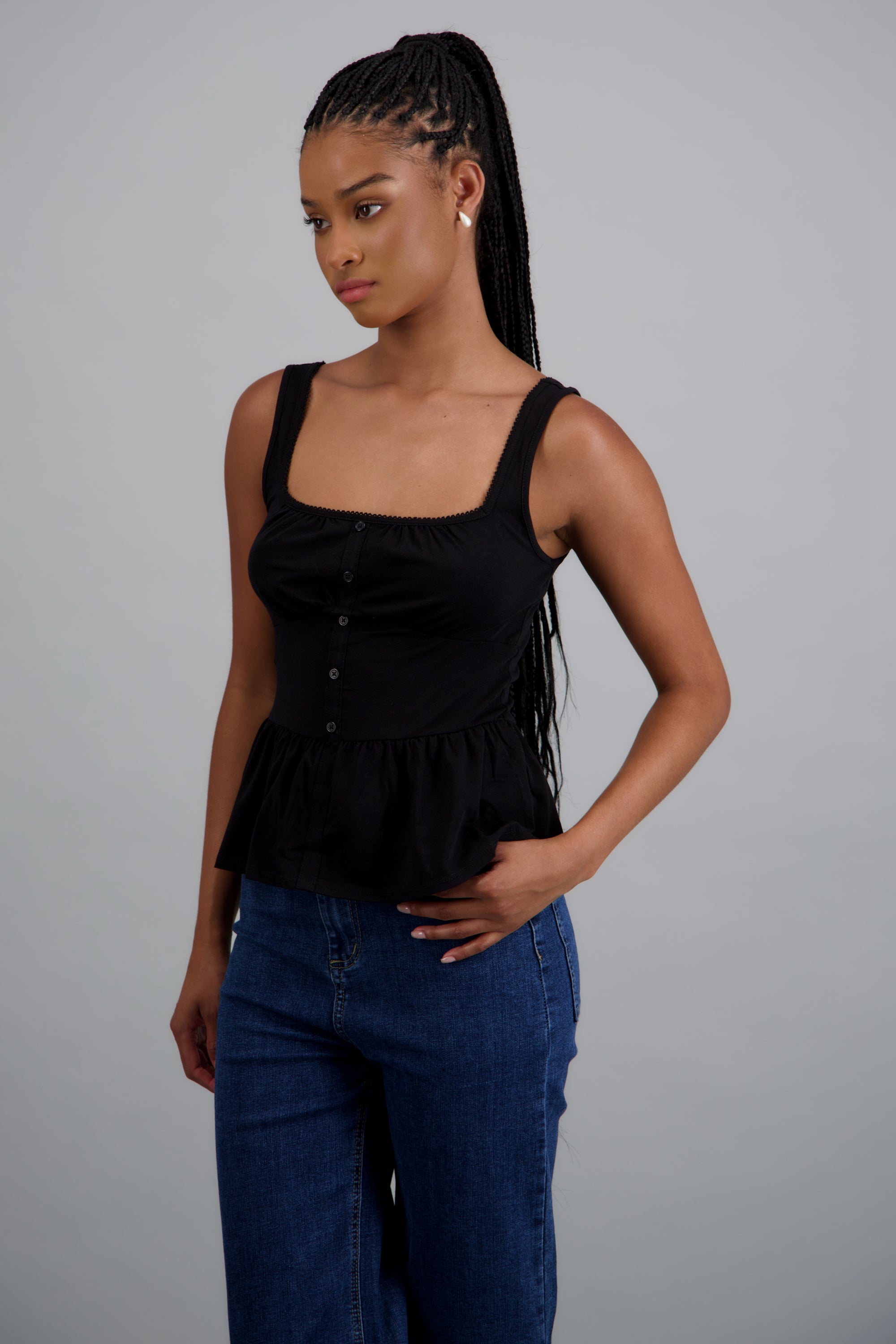 Top corte busto detalle escote NEGRO