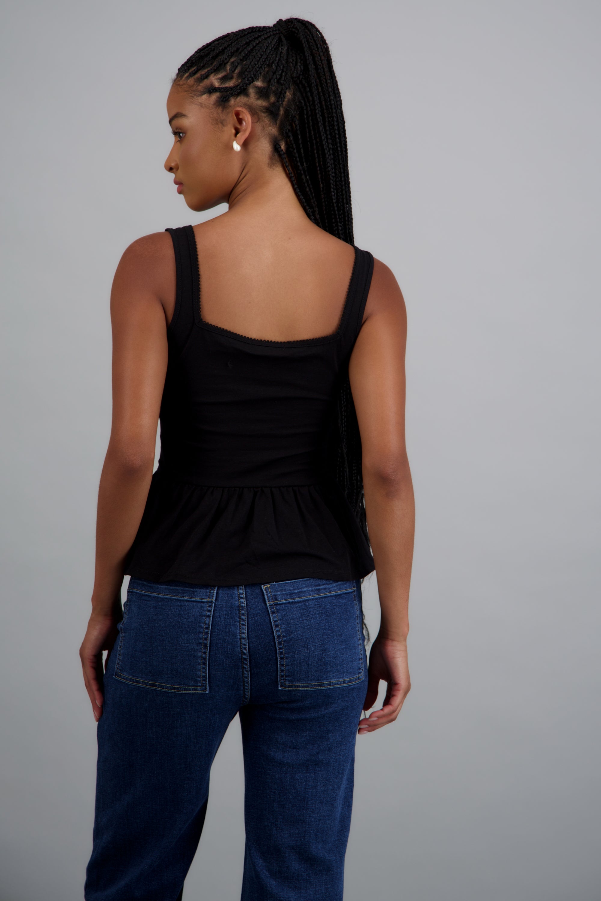 Top corte busto detalle escote NEGRO