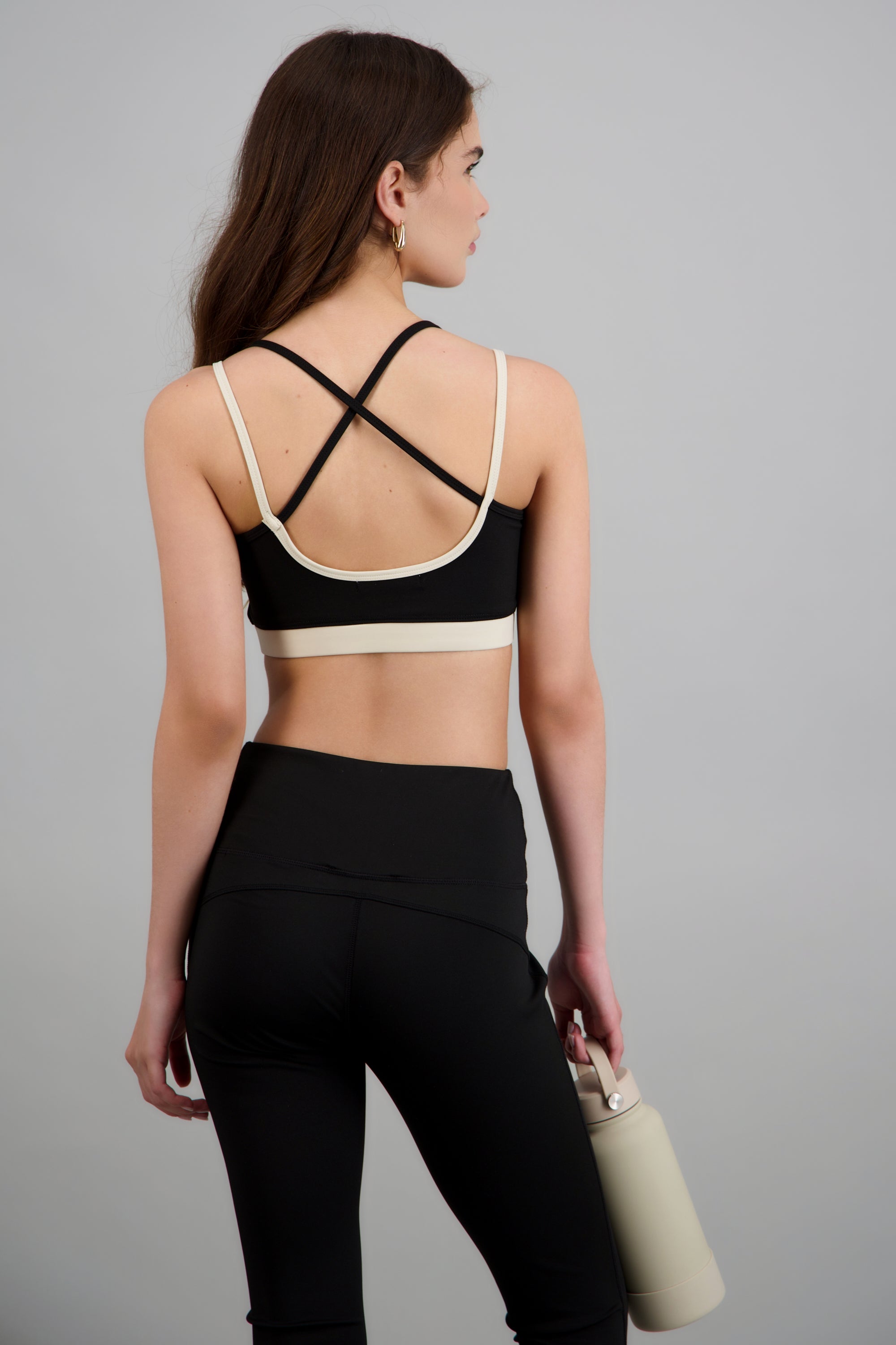 Top deportivo en contraste NEGRO COMBO
