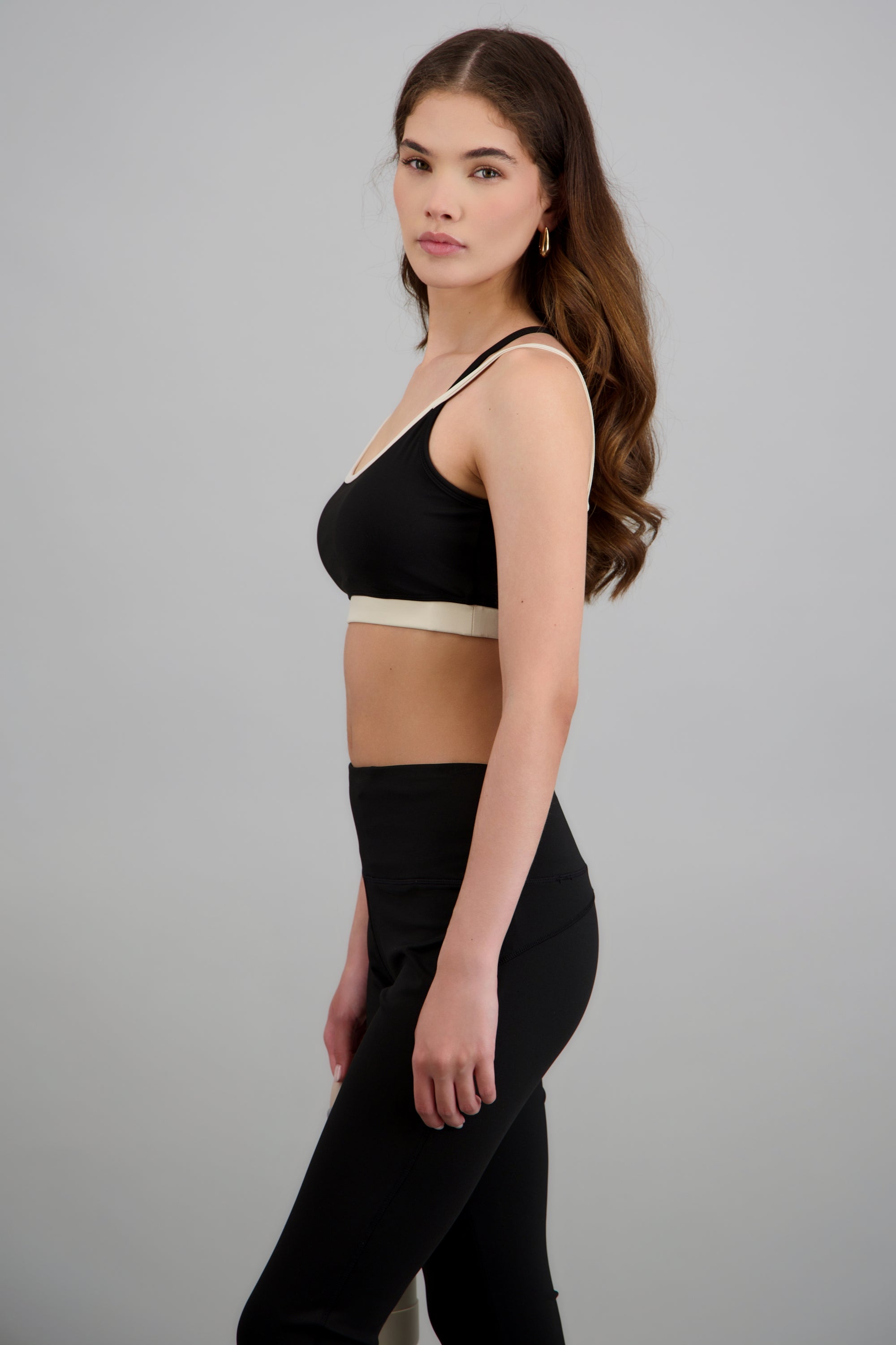 Top deportivo en contraste NEGRO COMBO