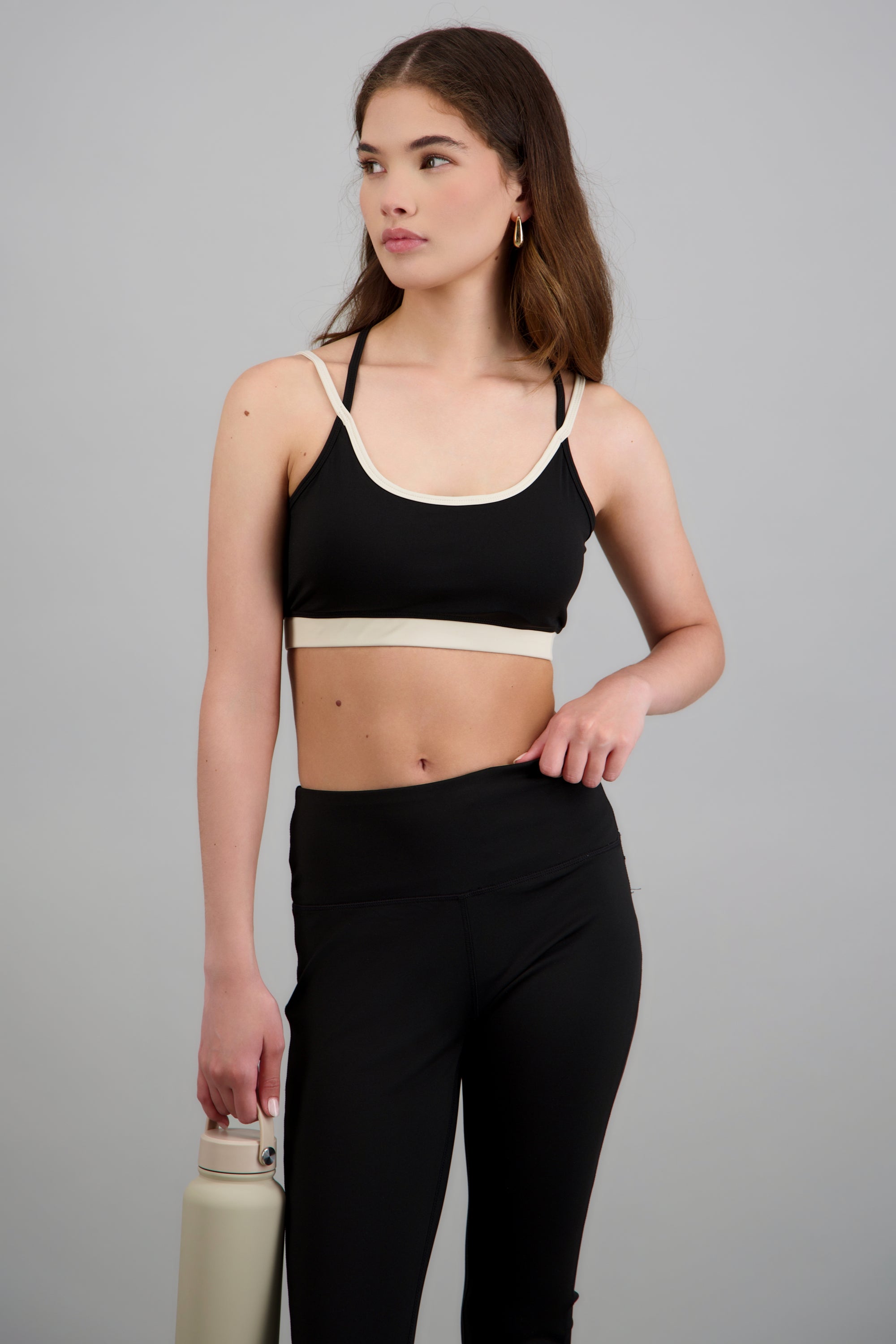 Top deportivo en contraste NEGRO COMBO