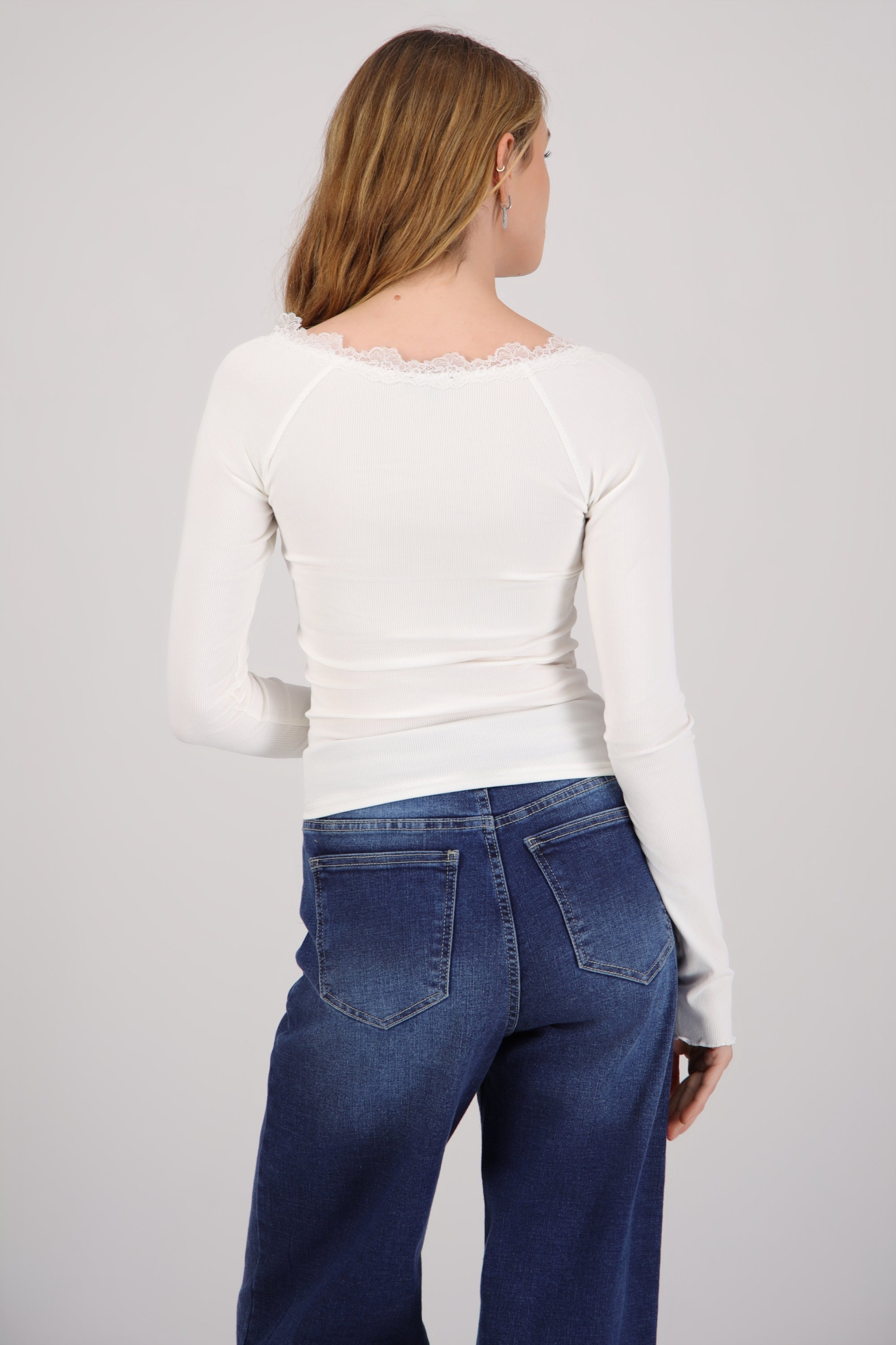 TOP RIB DETALLE ESCOTE ENCAJE BLANCO
