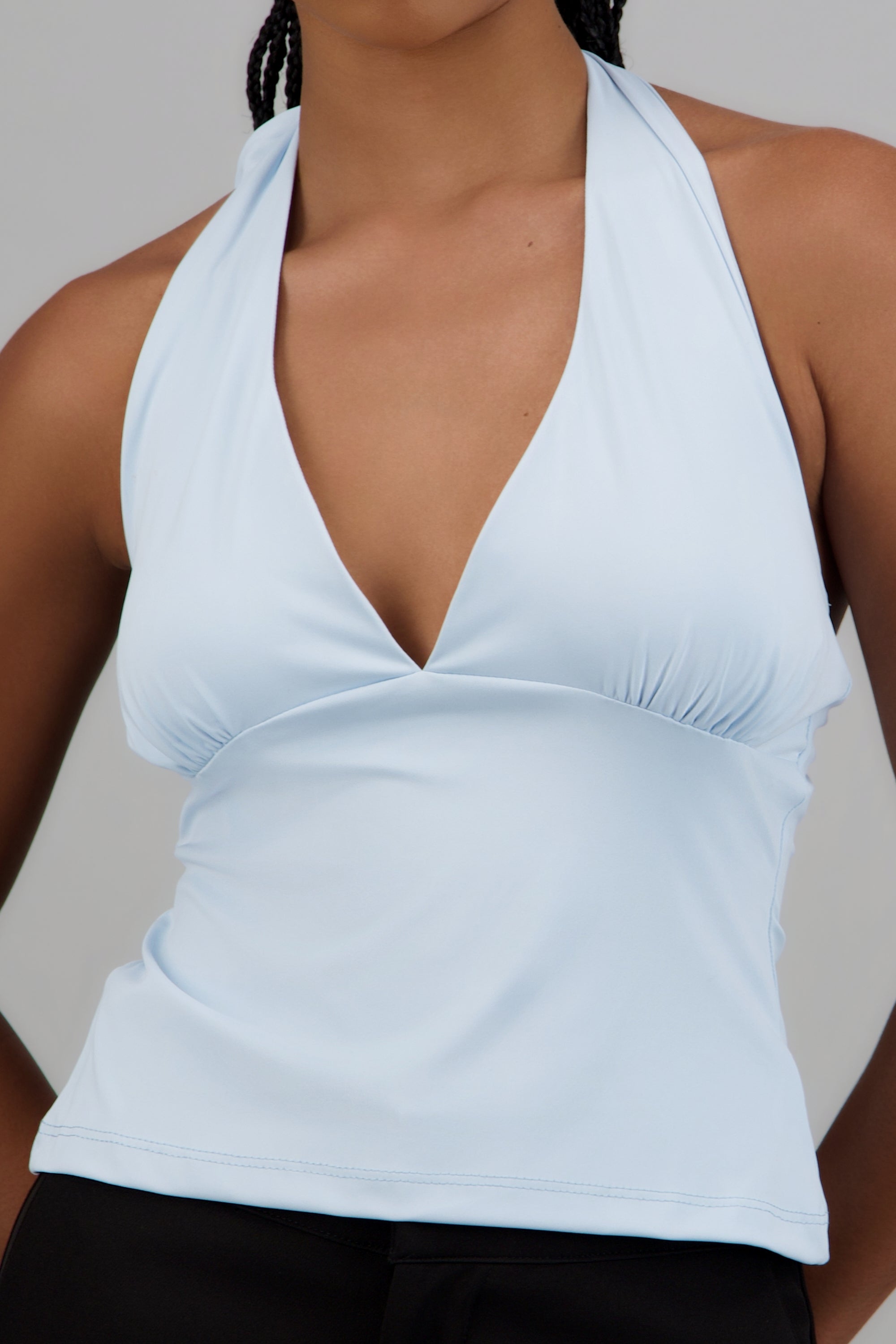 top halter escote v AZUL CIELO