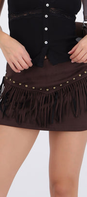 Falda short gamuza flecos con estoperoles