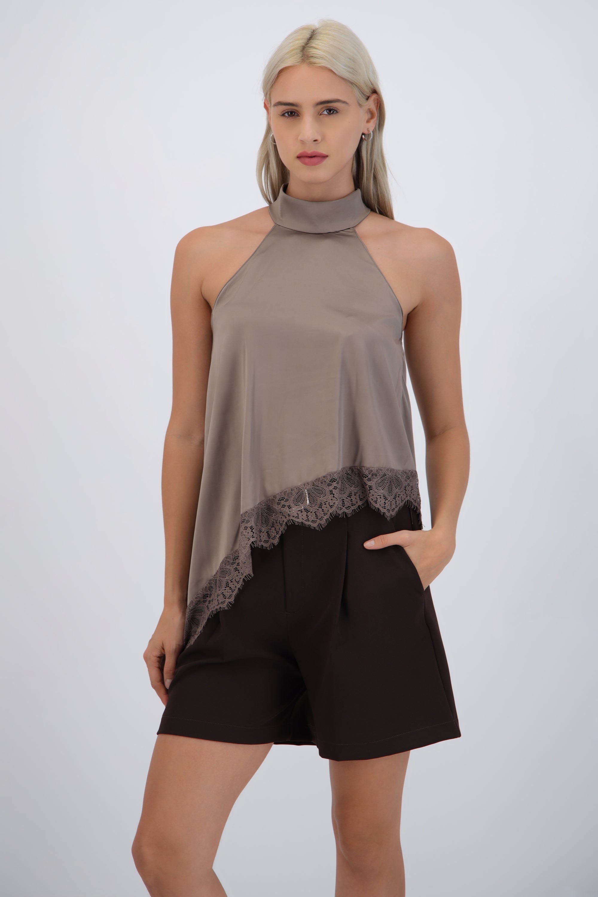 Top satin halter detalle encaje