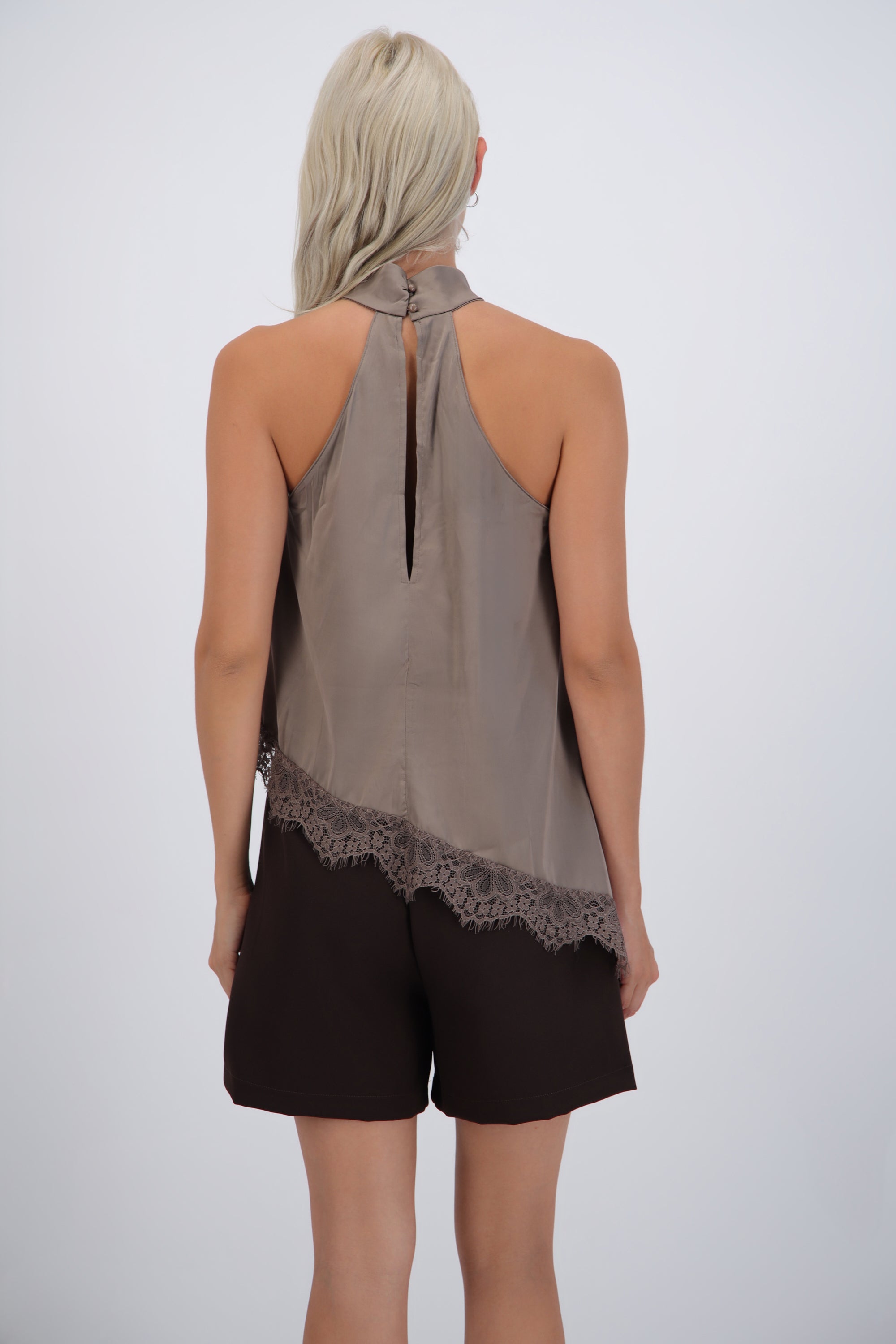 Top satin halter detalle encaje