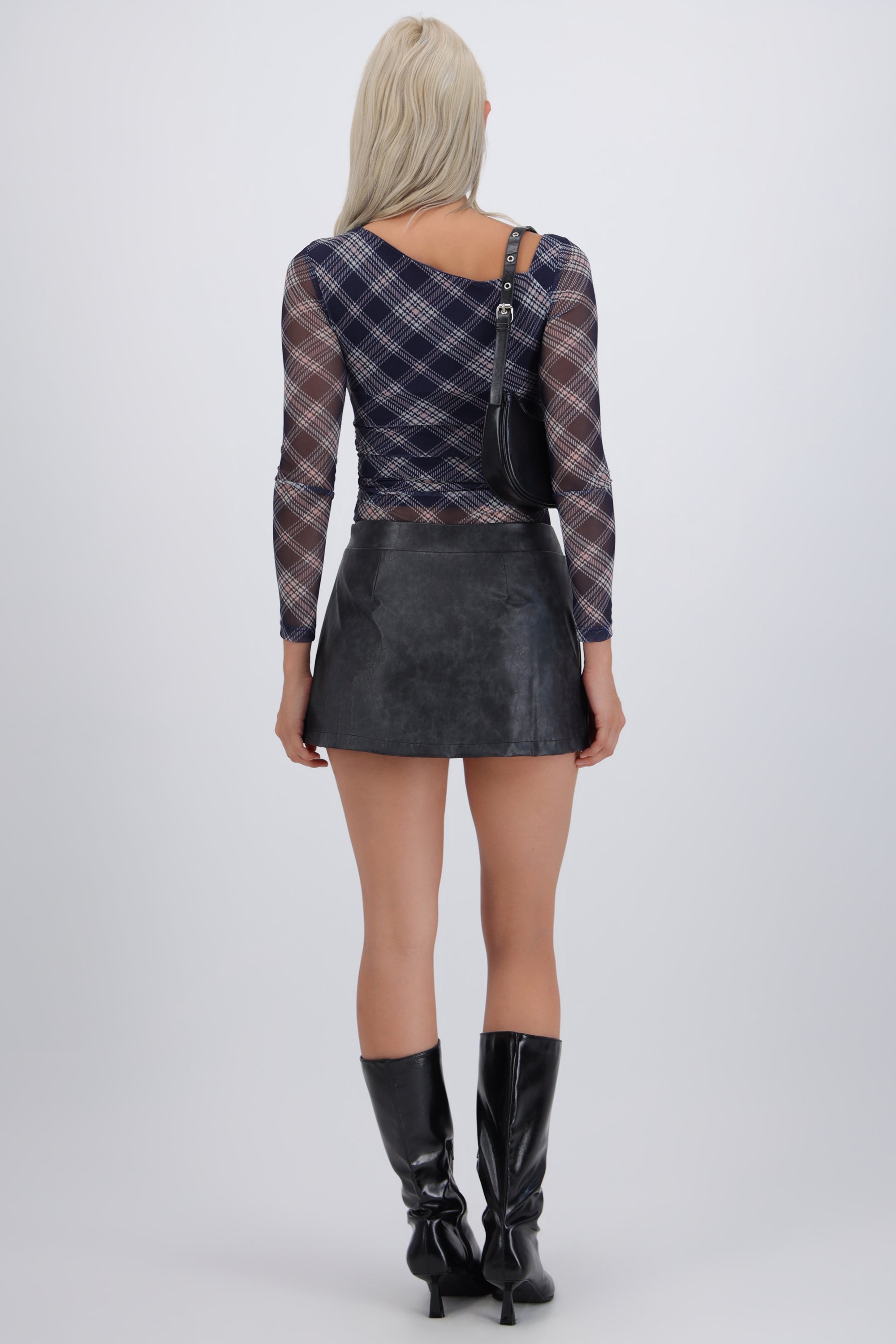 Falda short efecto piel deslavado