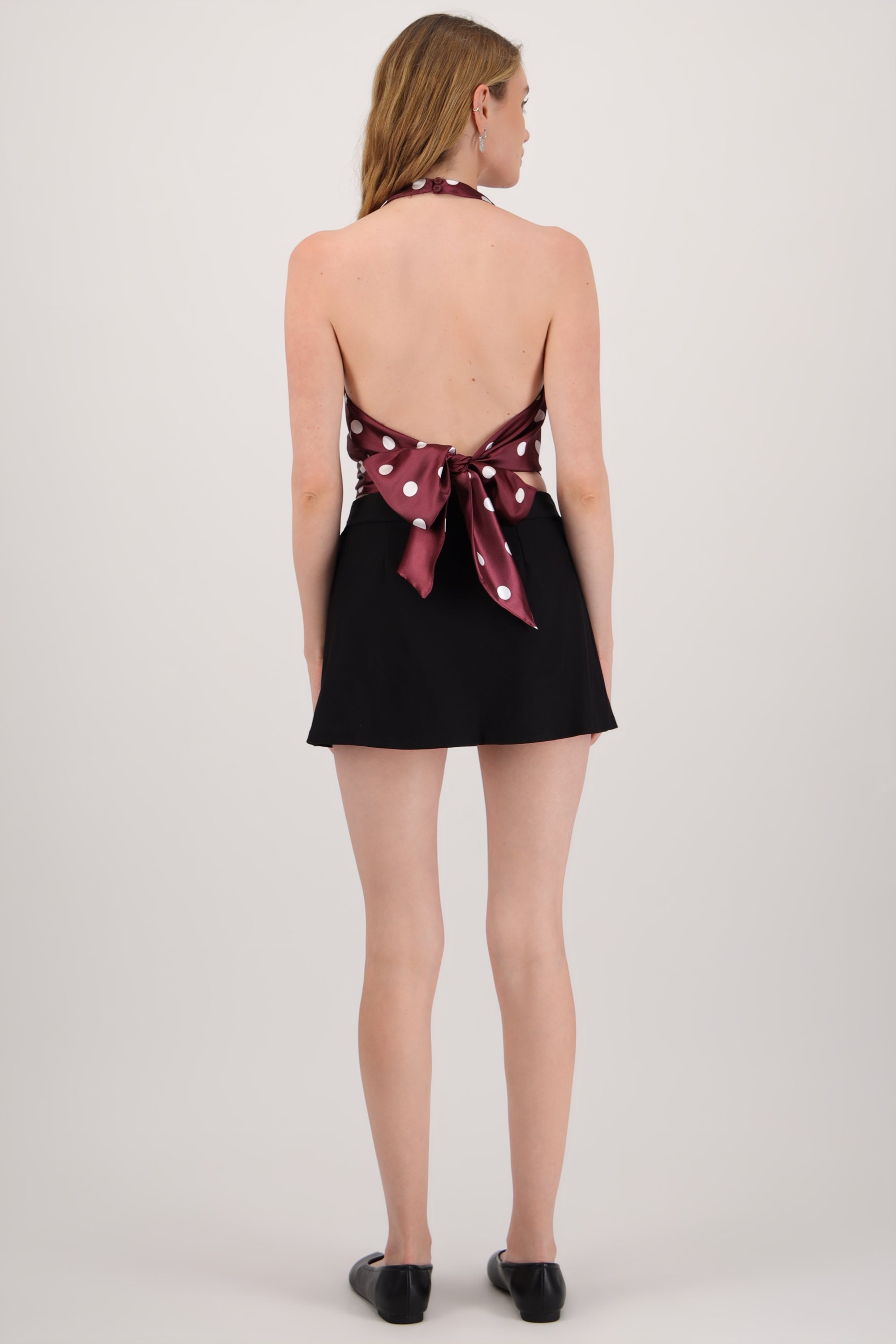 Falda short liso con abertura NEGRO