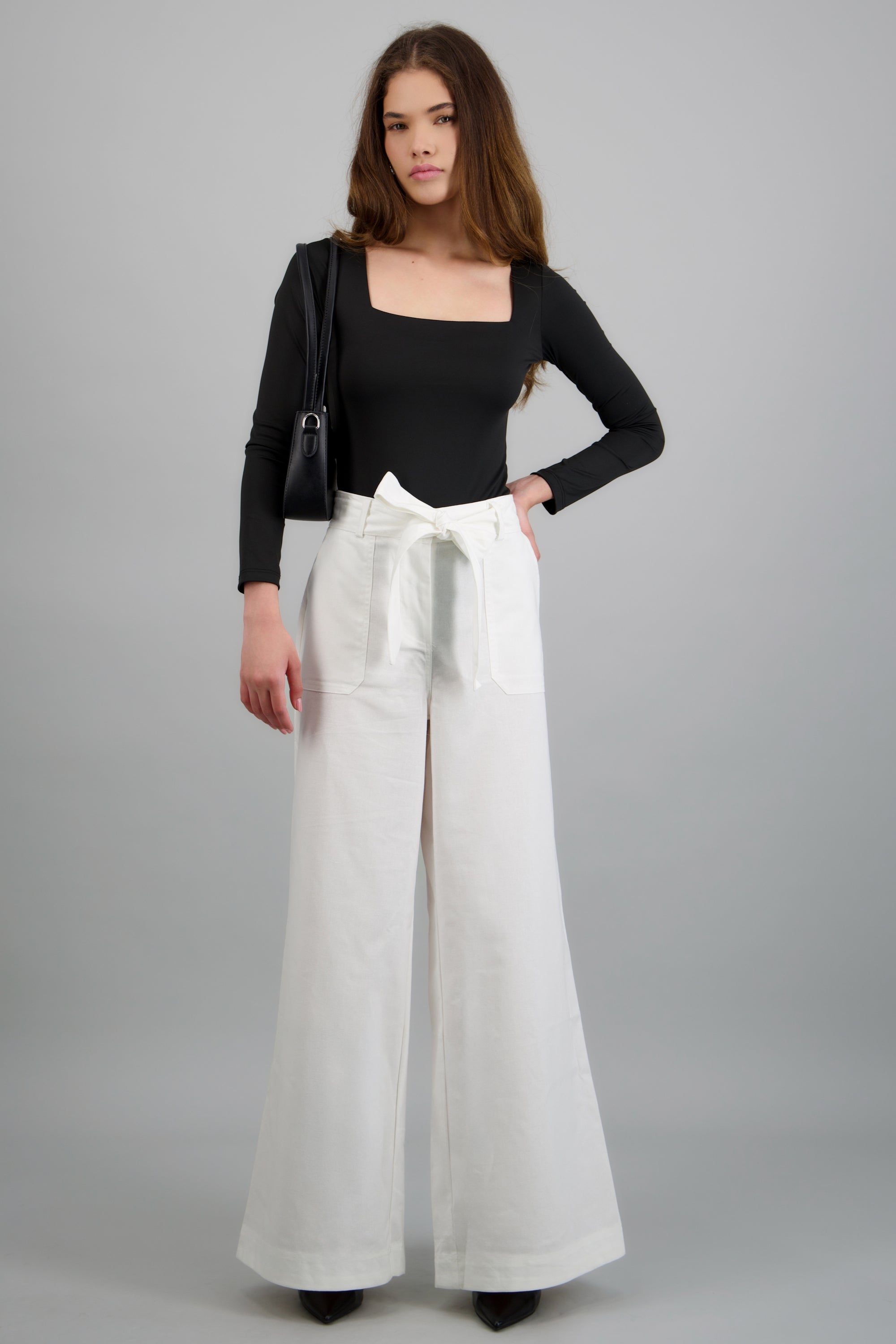 Pantalon amplio con cinta HUESO