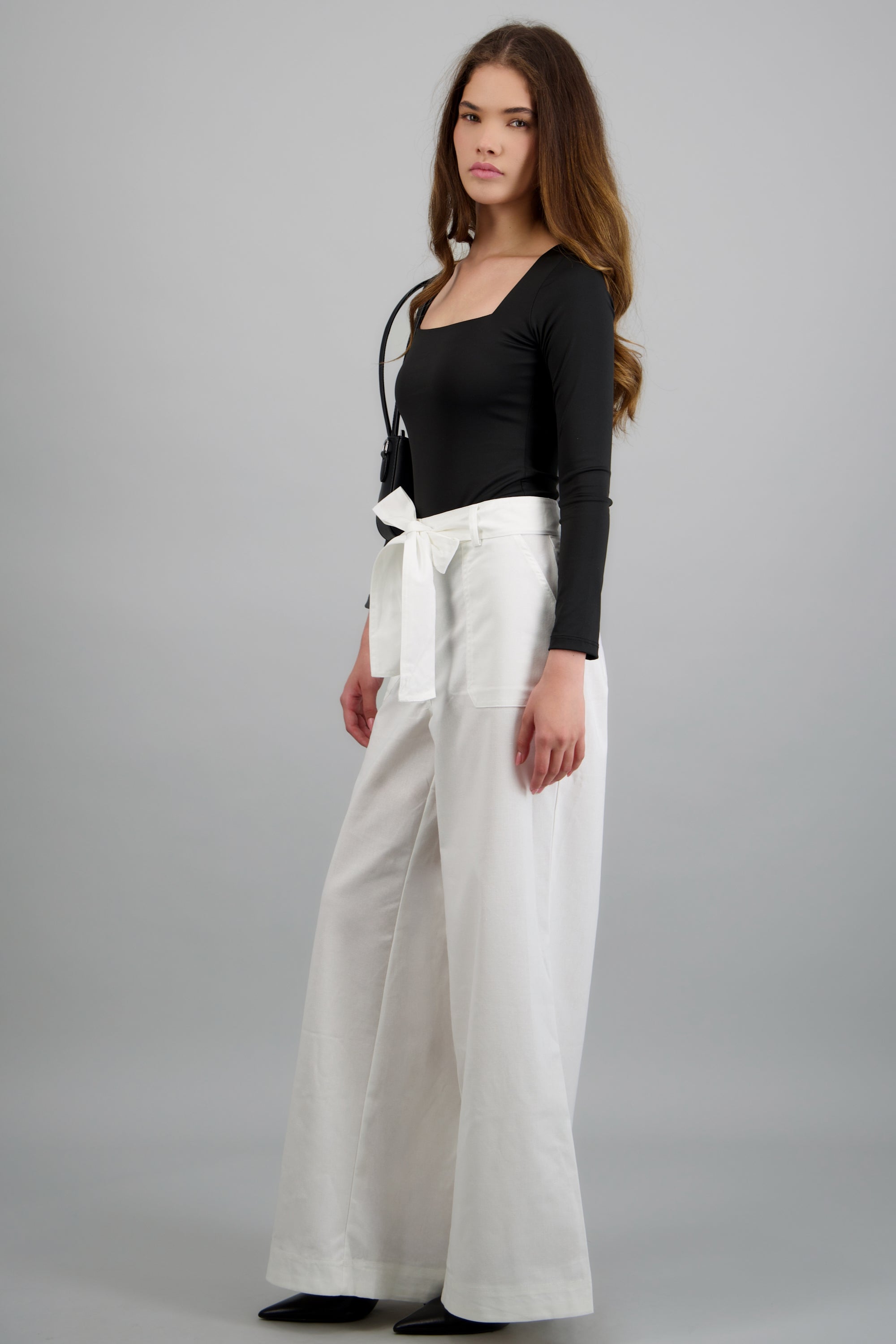Pantalon amplio con cinta HUESO