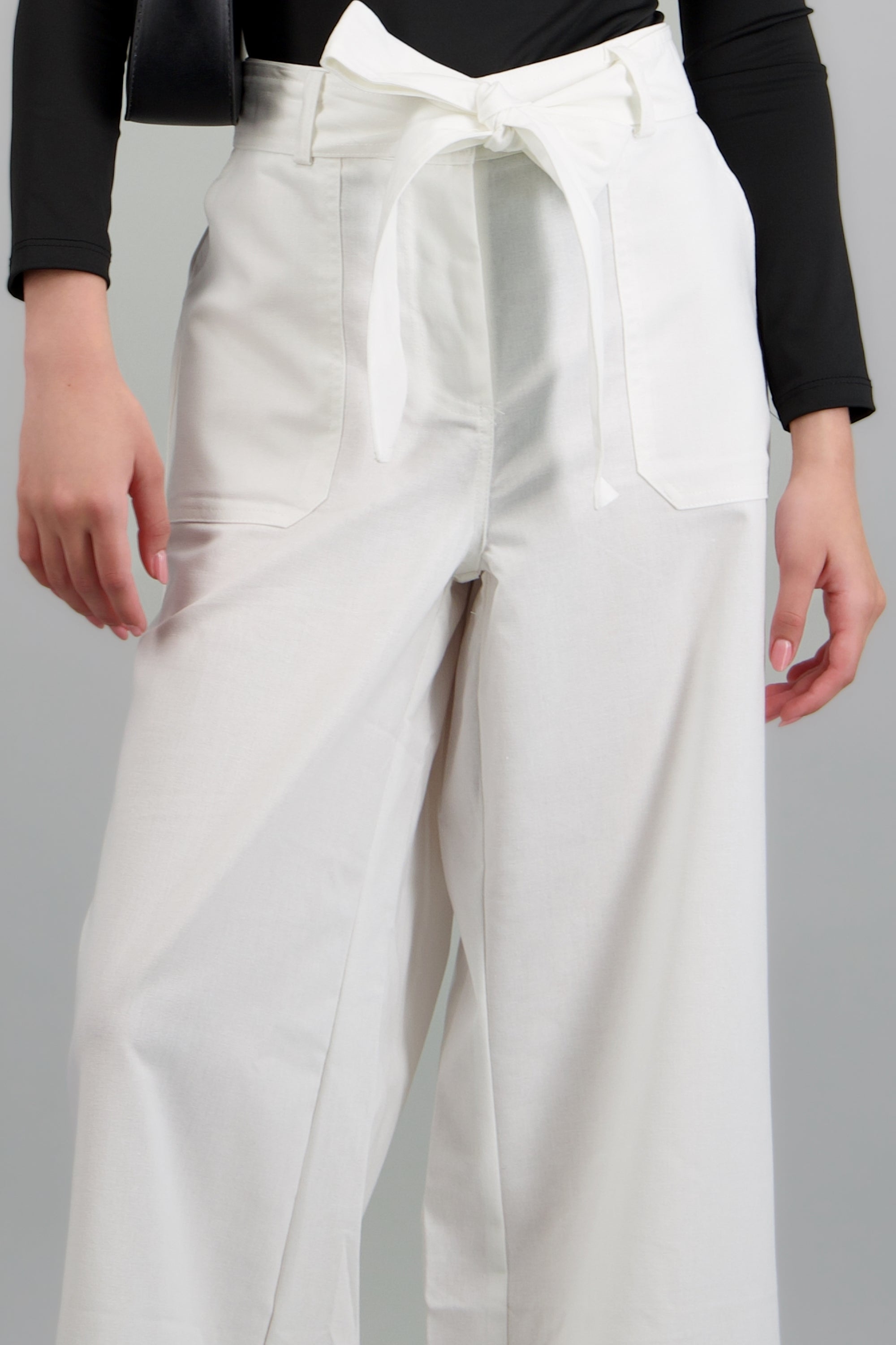 Pantalon amplio con cinta HUESO