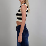 BLACK/WHITE