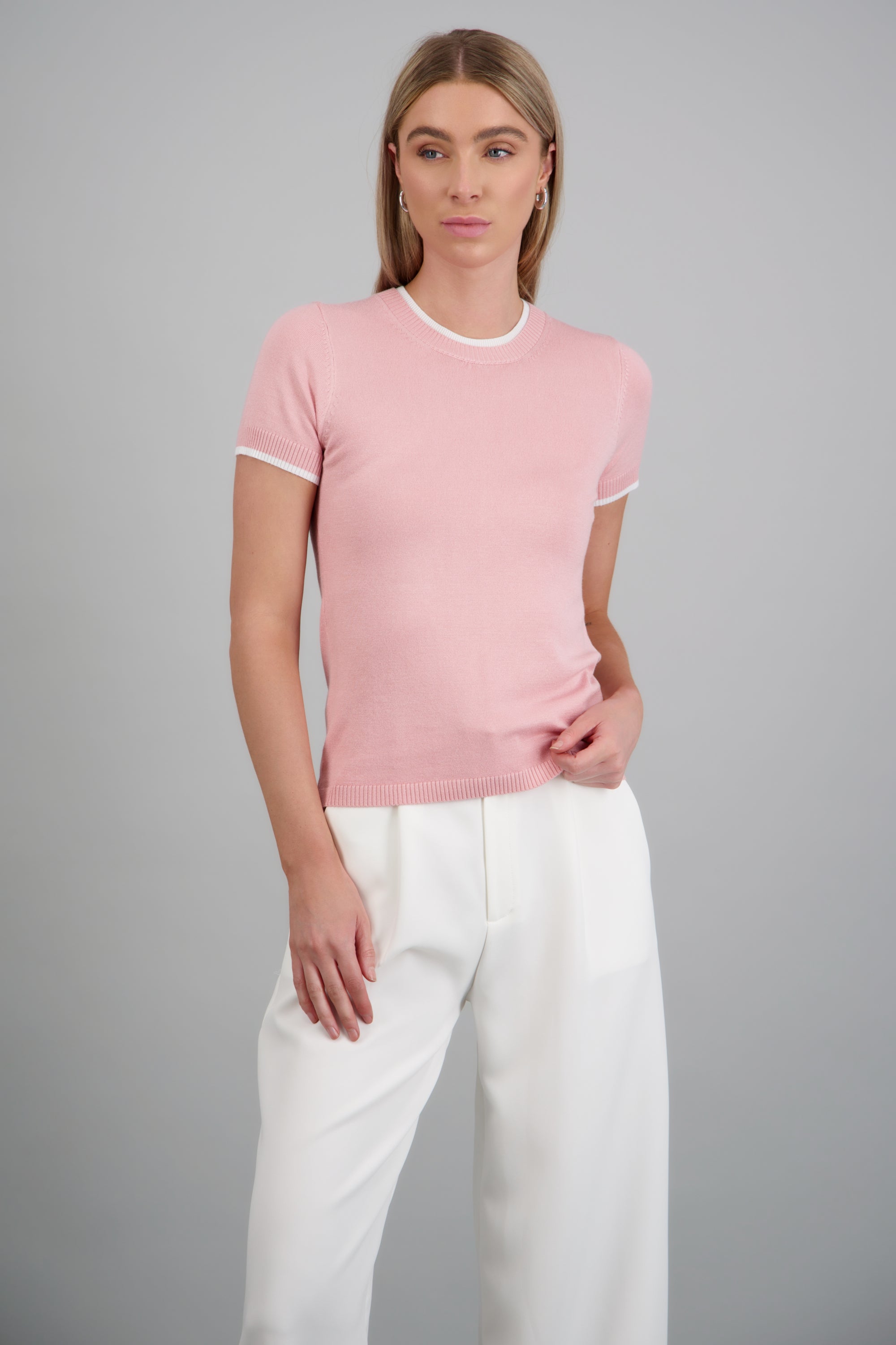 Top básico manga corta contraste cuello y mangas ROSA PASTEL