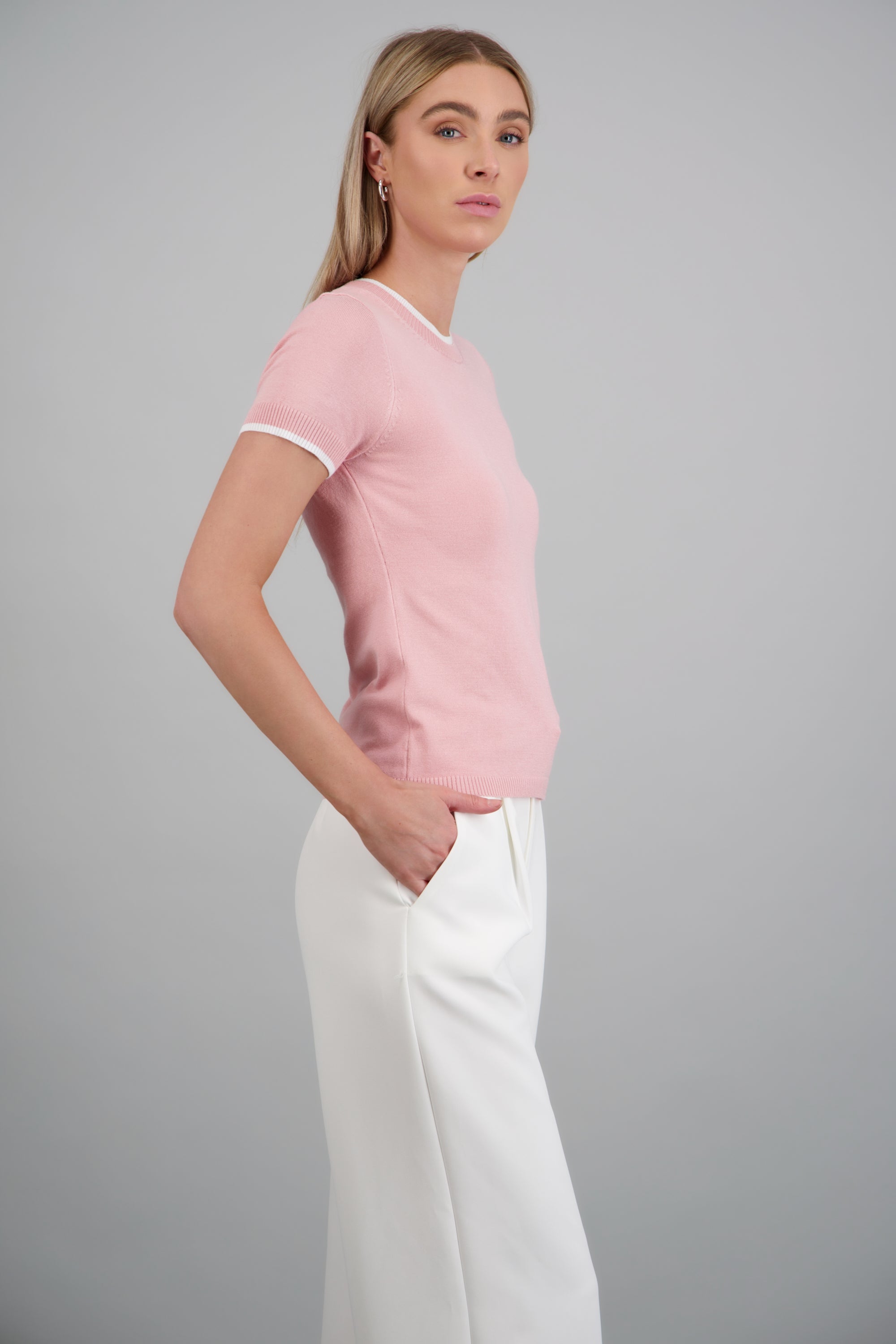 Top básico manga corta contraste cuello y mangas ROSA PASTEL