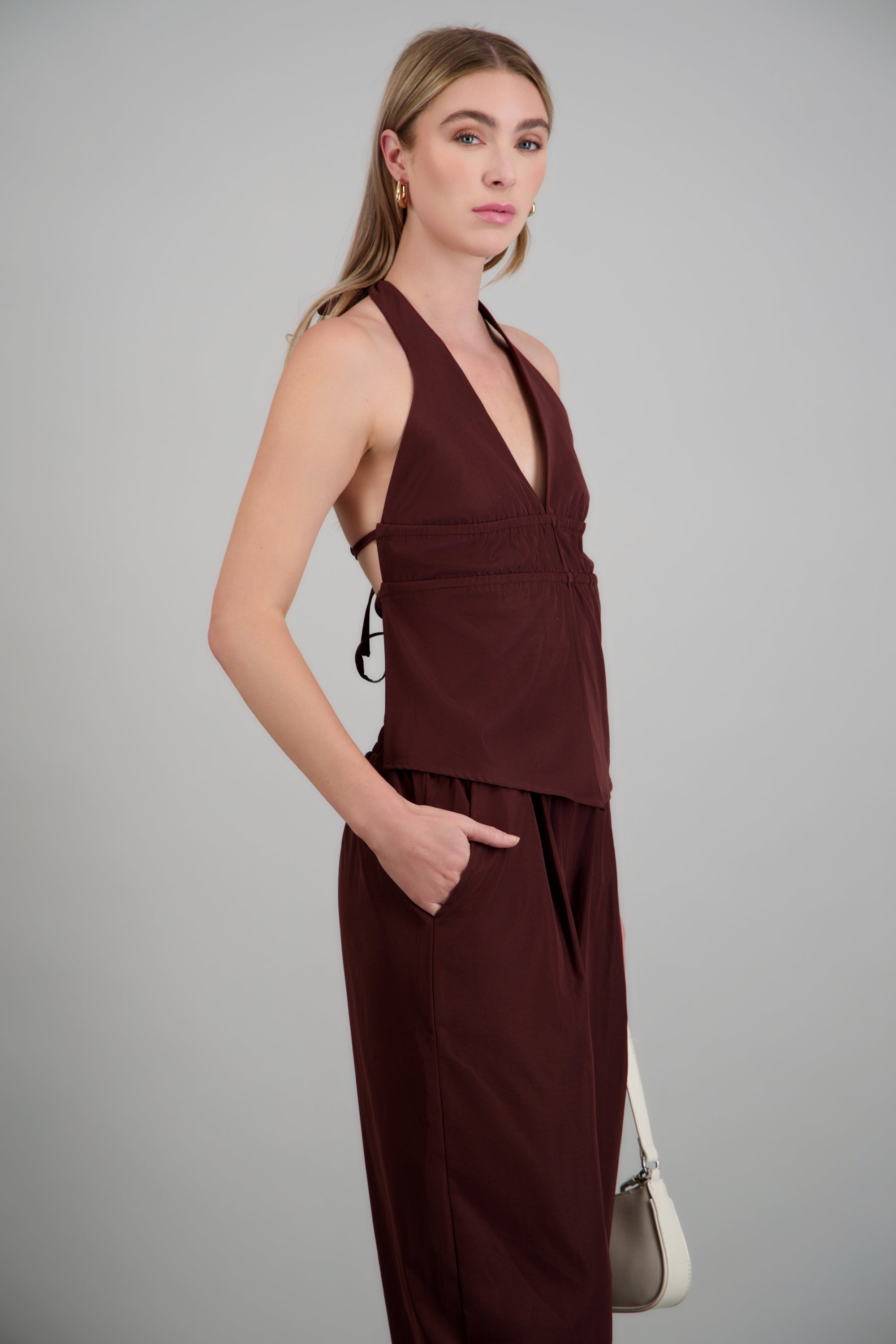 Top halter detalle espalda CHOCOLATE