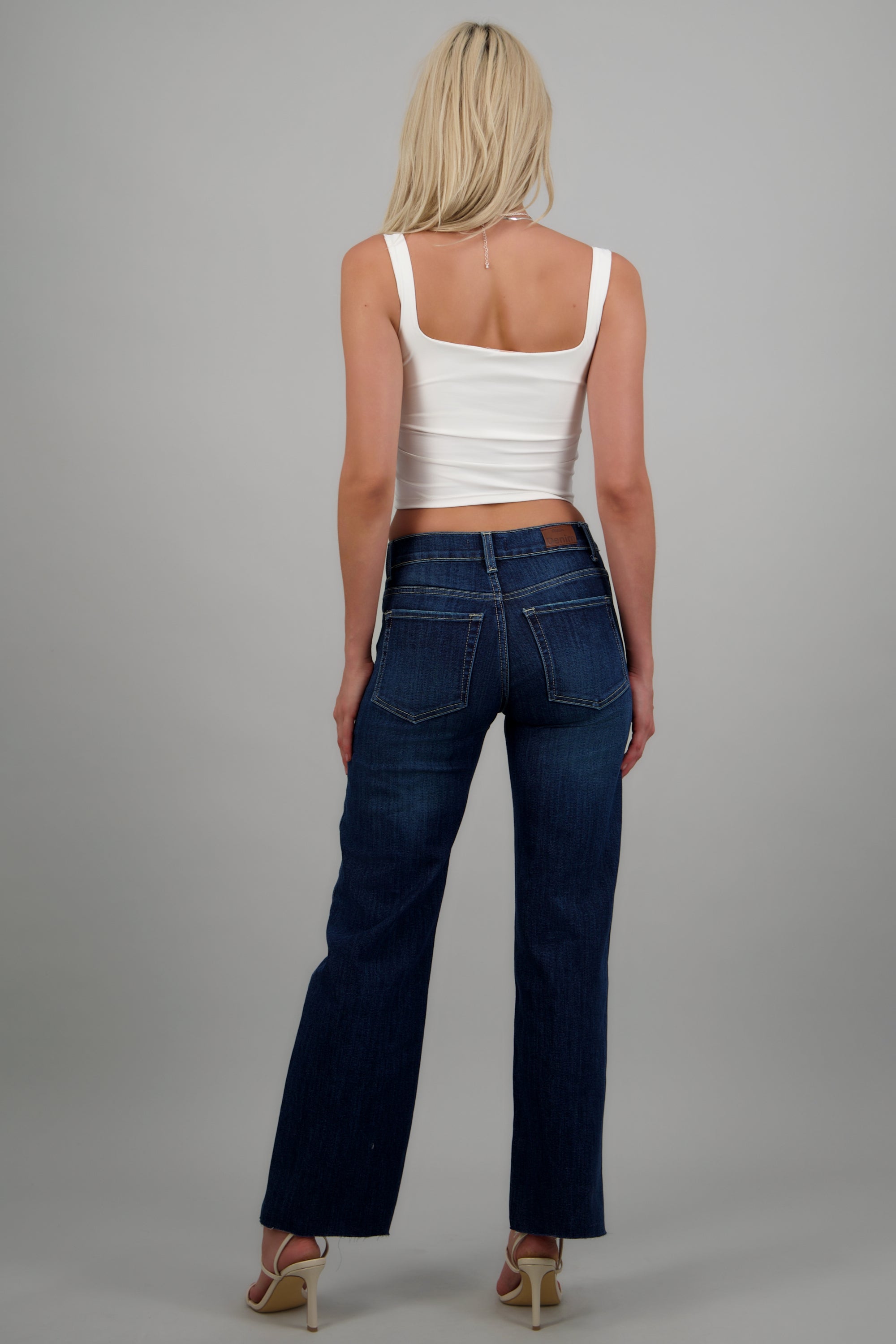 Jeans straight entintado DARK WASH