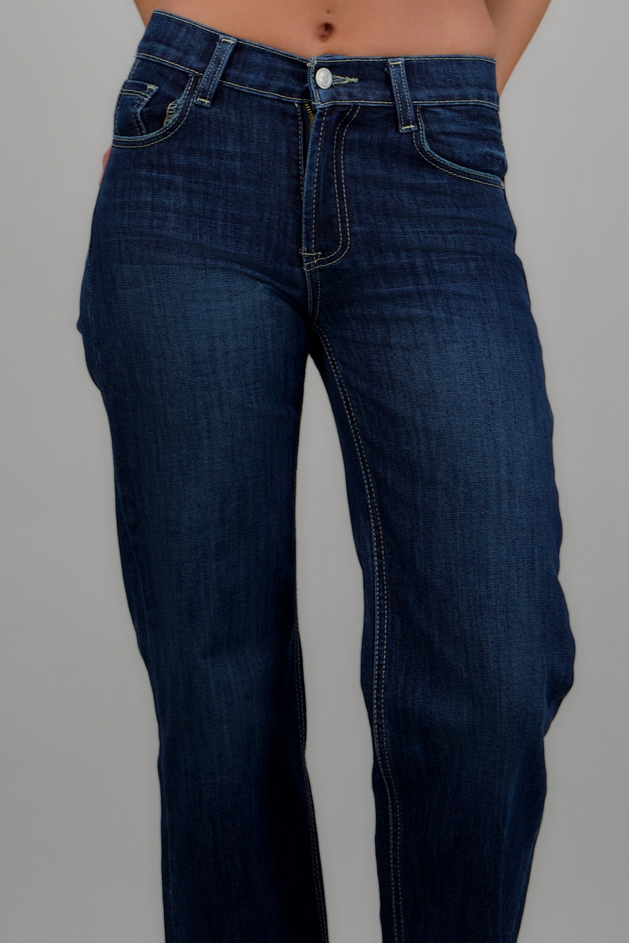 Jeans straight entintado DARK WASH