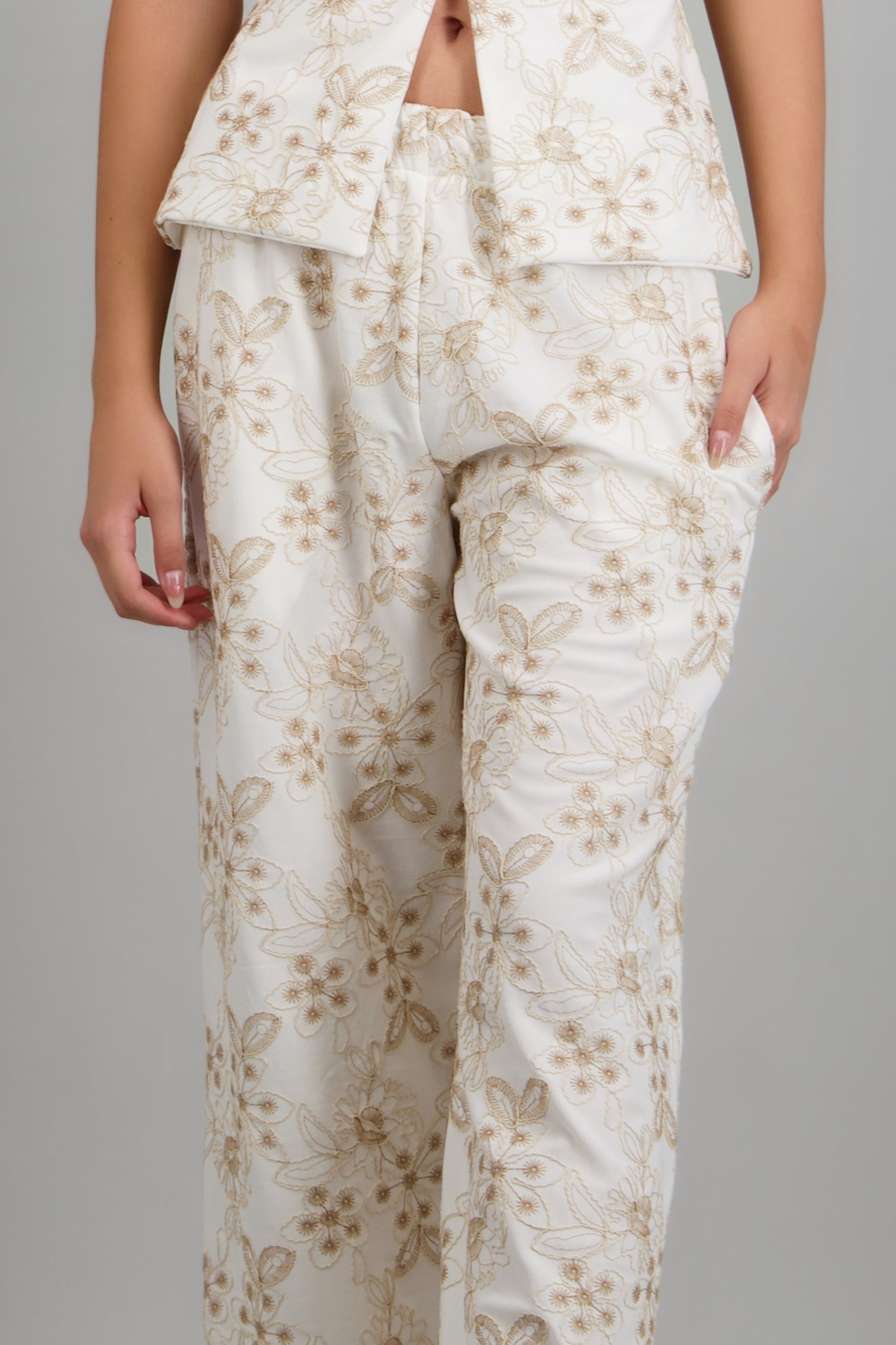 Pantalon amplio detalle bordado HUESO COMBO