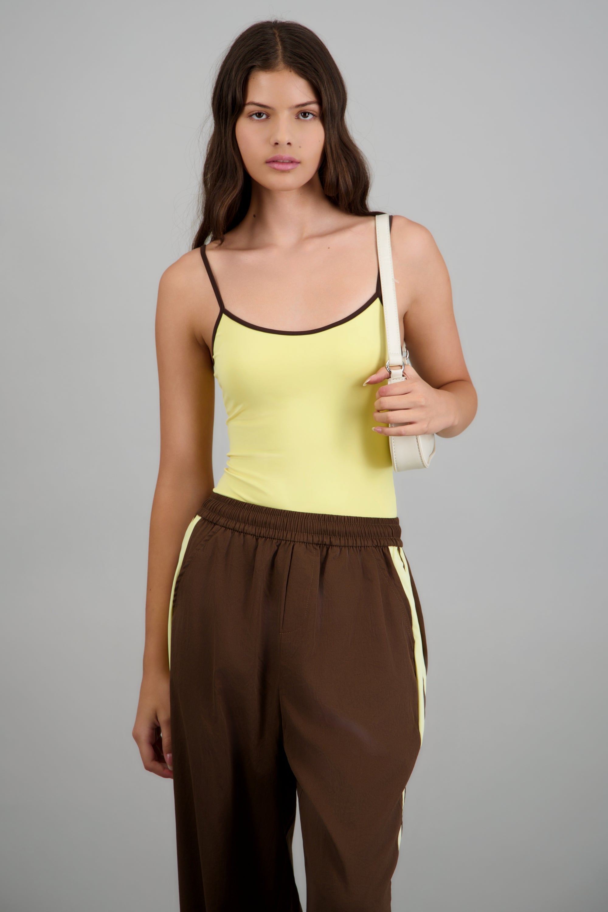 Bodysuit tirantes liso contraste AMARILLO PASTEL