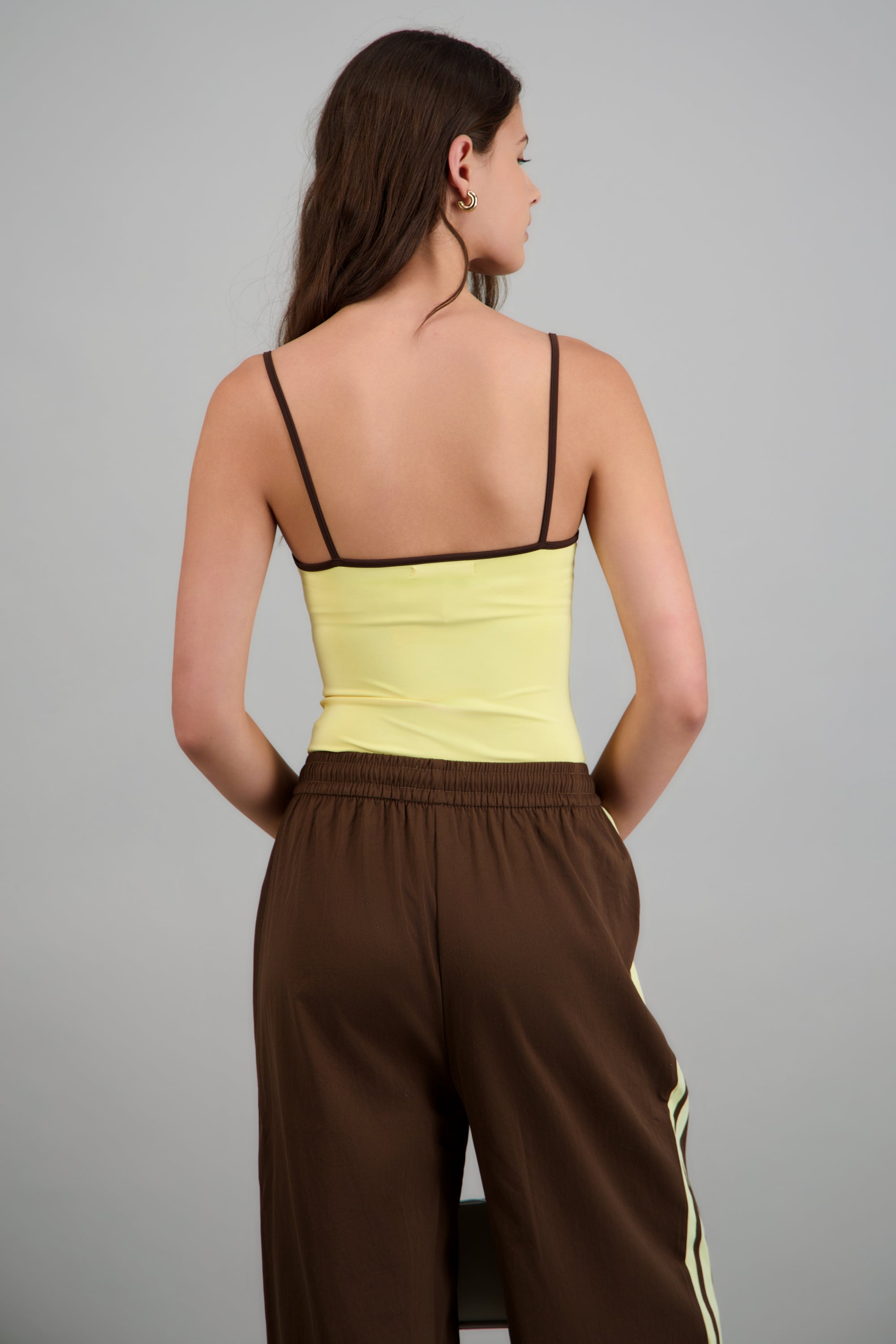 Bodysuit tirantes liso contraste AMARILLO PASTEL