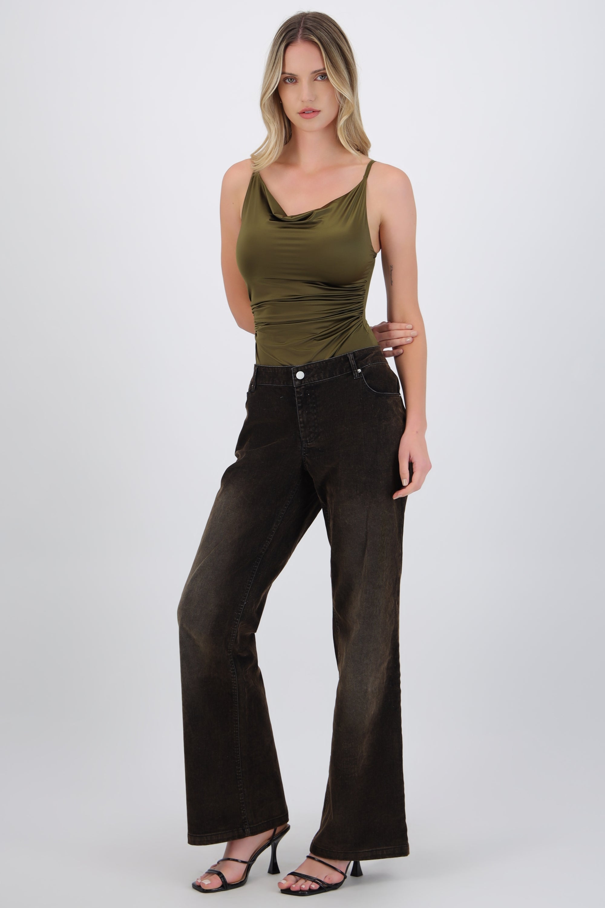 Jeans flare efecto terciopelo