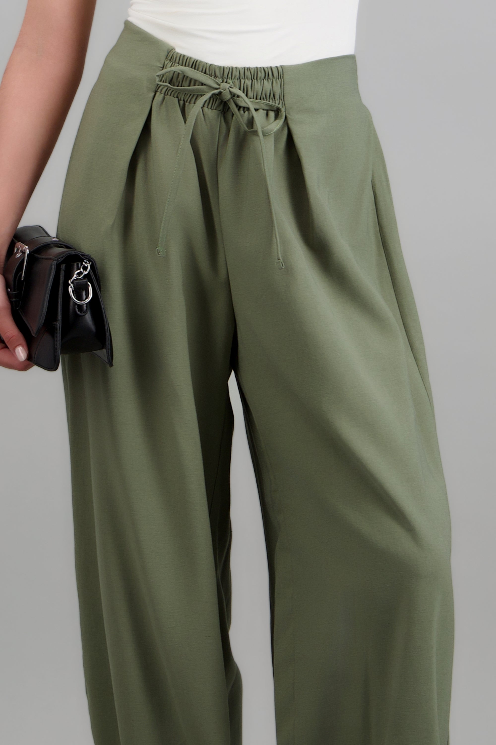 Pantalon amplio detalle pretina elastica OLIVO