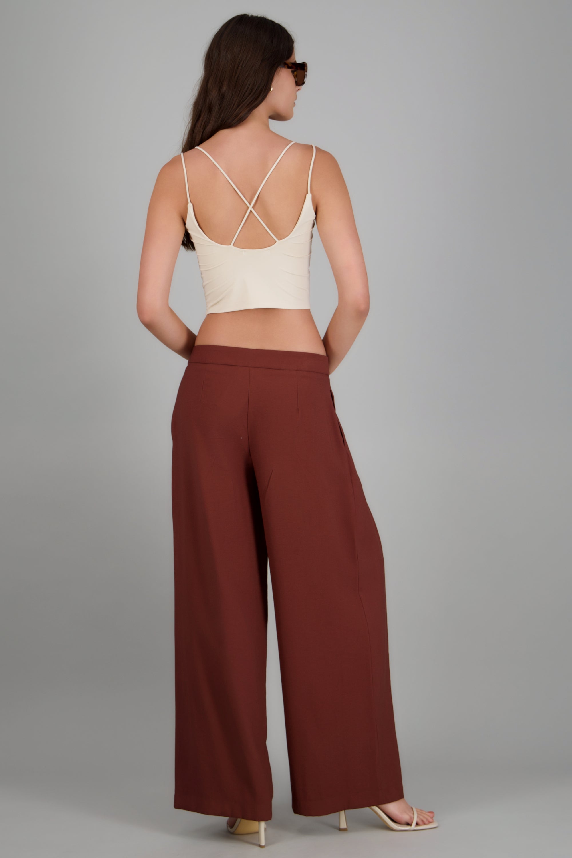 Pantalon detalle cortes CAFE