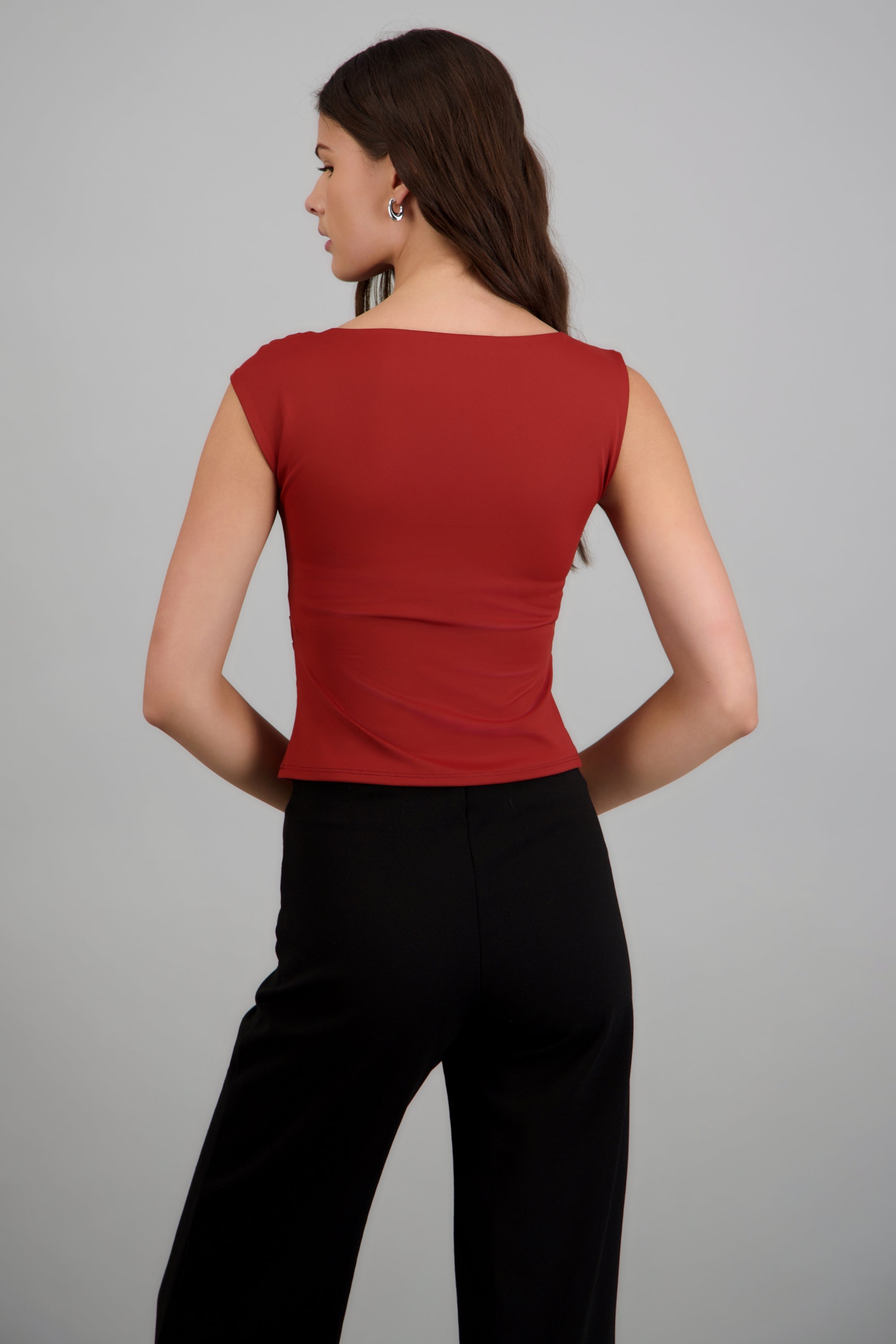 Top sin amngas detalle metalico LADRILLO
