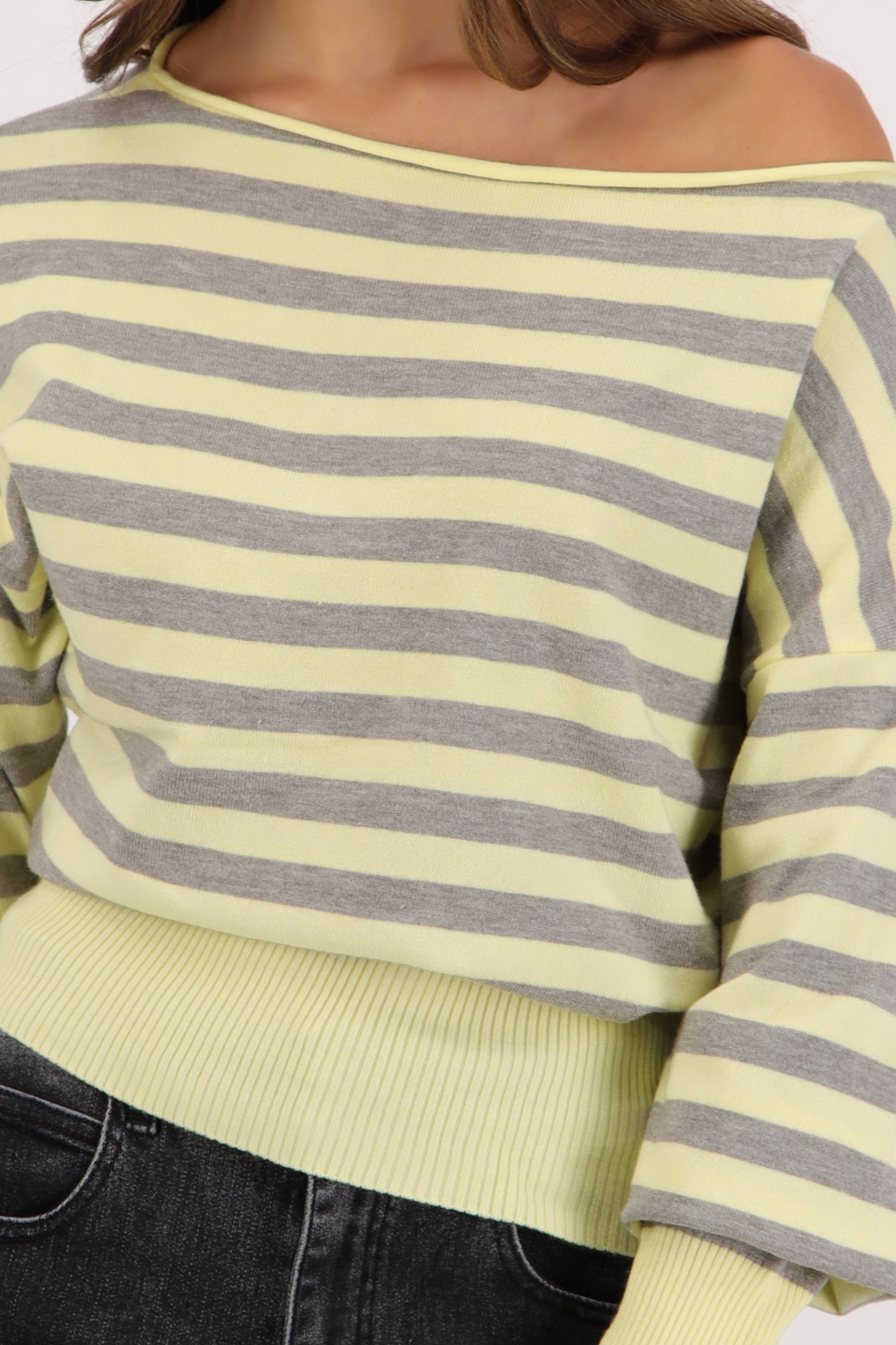 Sueter cuello asimetrico estampado rayas AMARILLO COMBO