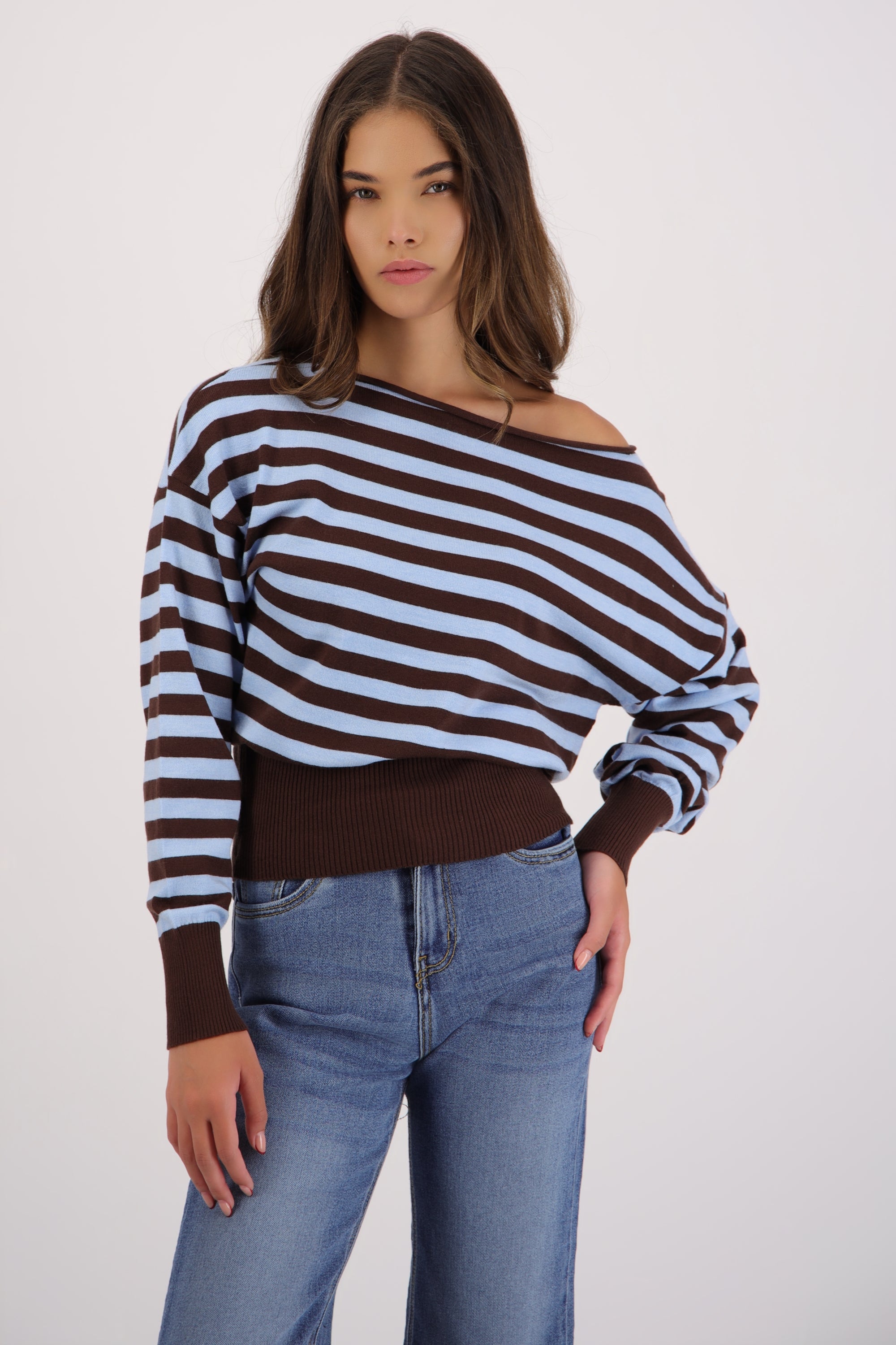 Sueter cuello asimetrico estampado rayas AZUL COMBO