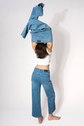 Jeans cropped bolsas parche
