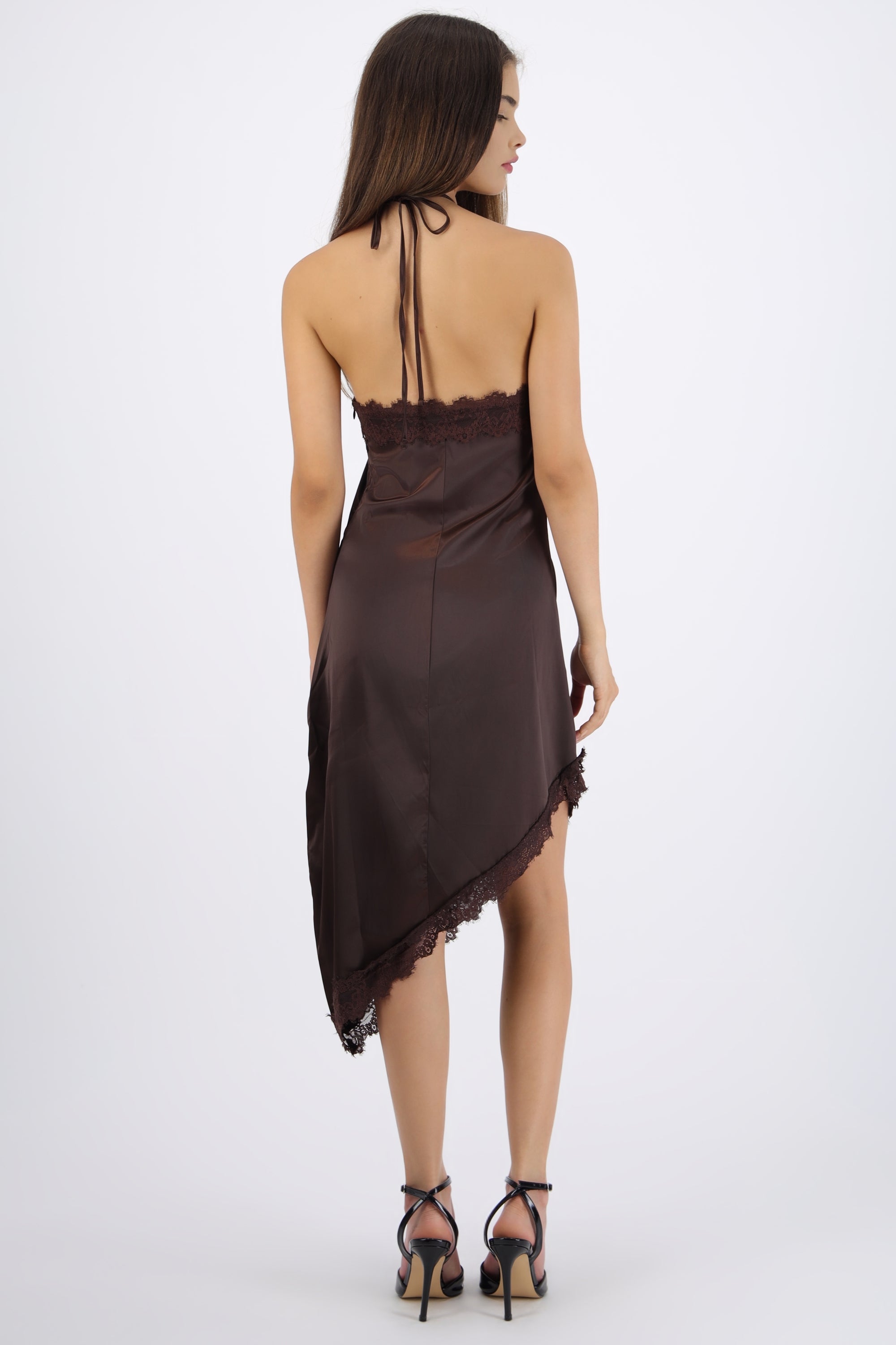 Vestido halter asimétrico encaje