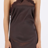Vestido halter asimétrico encaje
