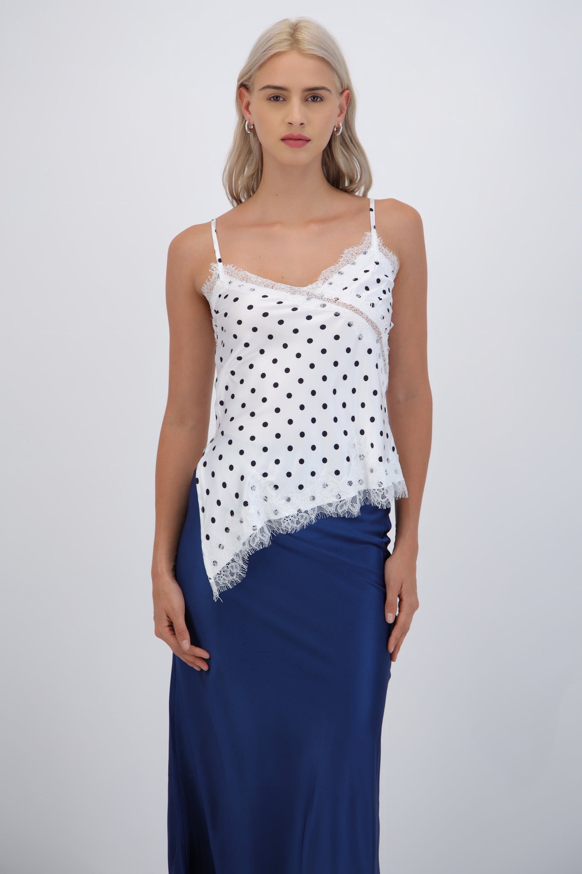 Blusa tirantes estampados polka dots satin BLANCO COMBO