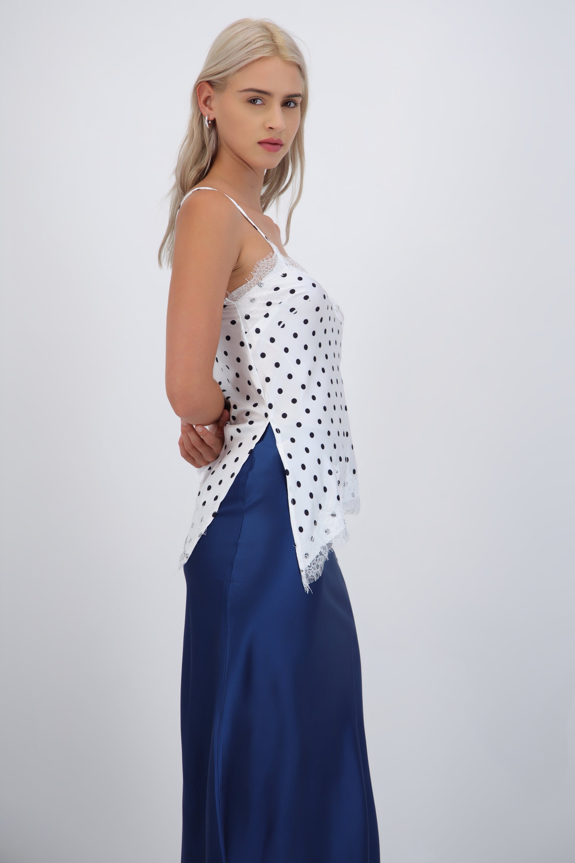 Blusa tirantes estampados polka dots satin BLANCO COMBO