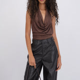 Bodysuit escote cascada suede