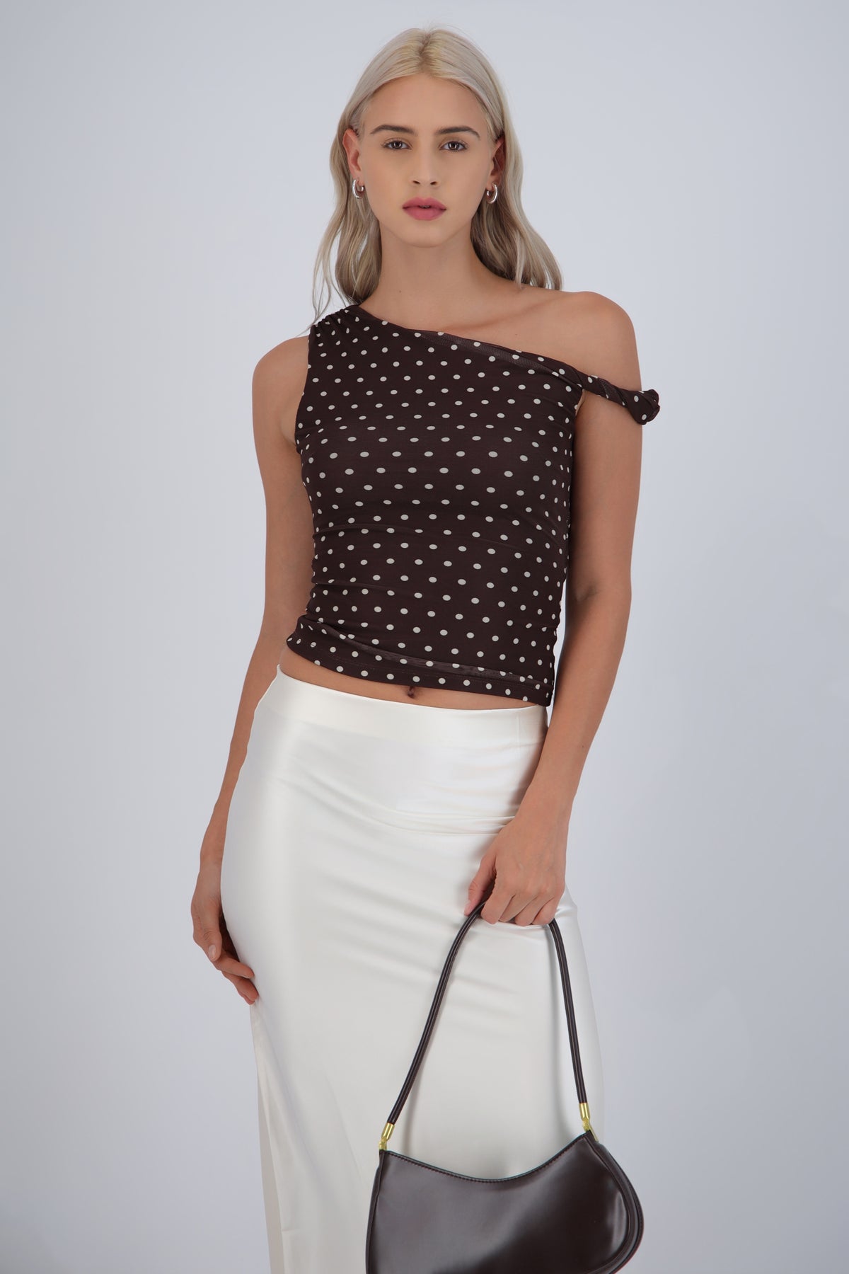 Top detalle tirante polka dots CAFE COMBO