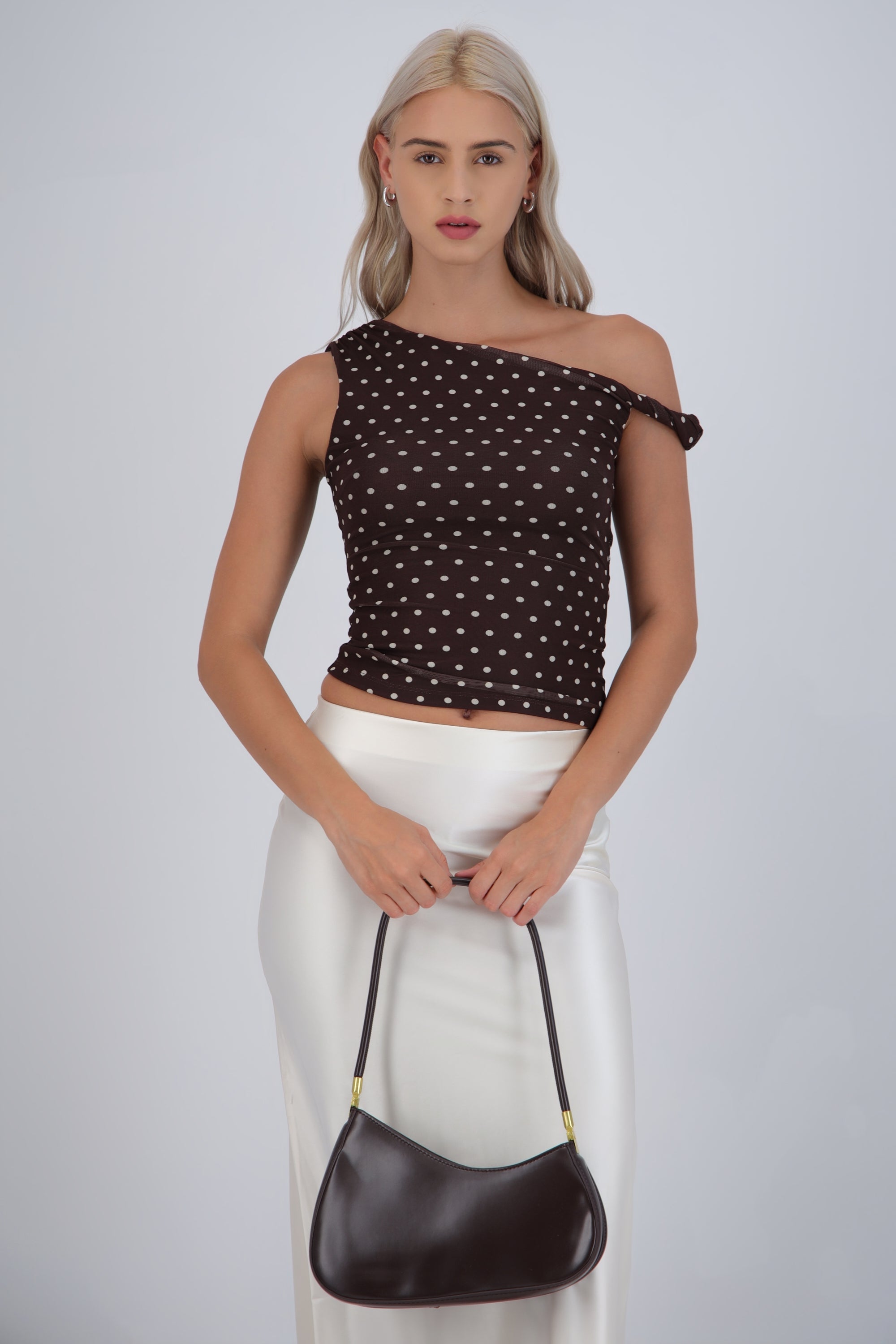 Top detalle tirante polka dots