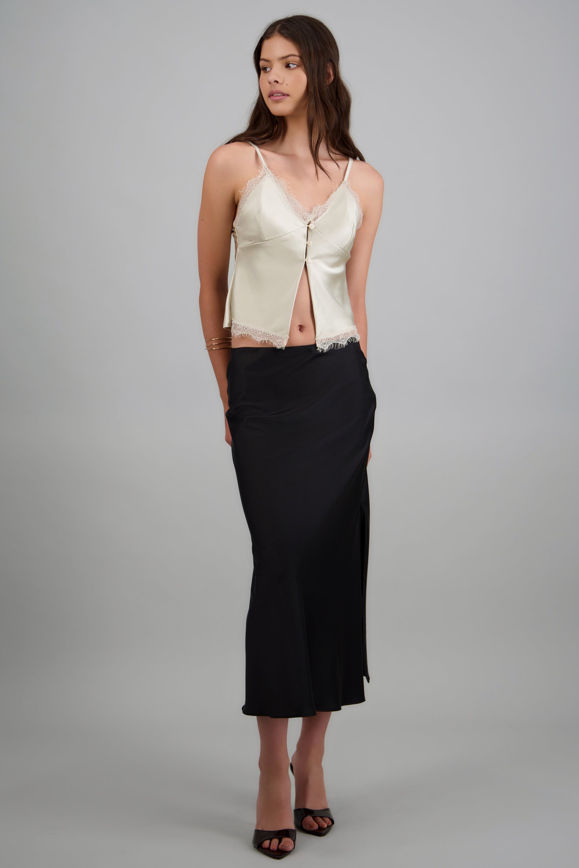 top halter satinado detalle encaje CREMA