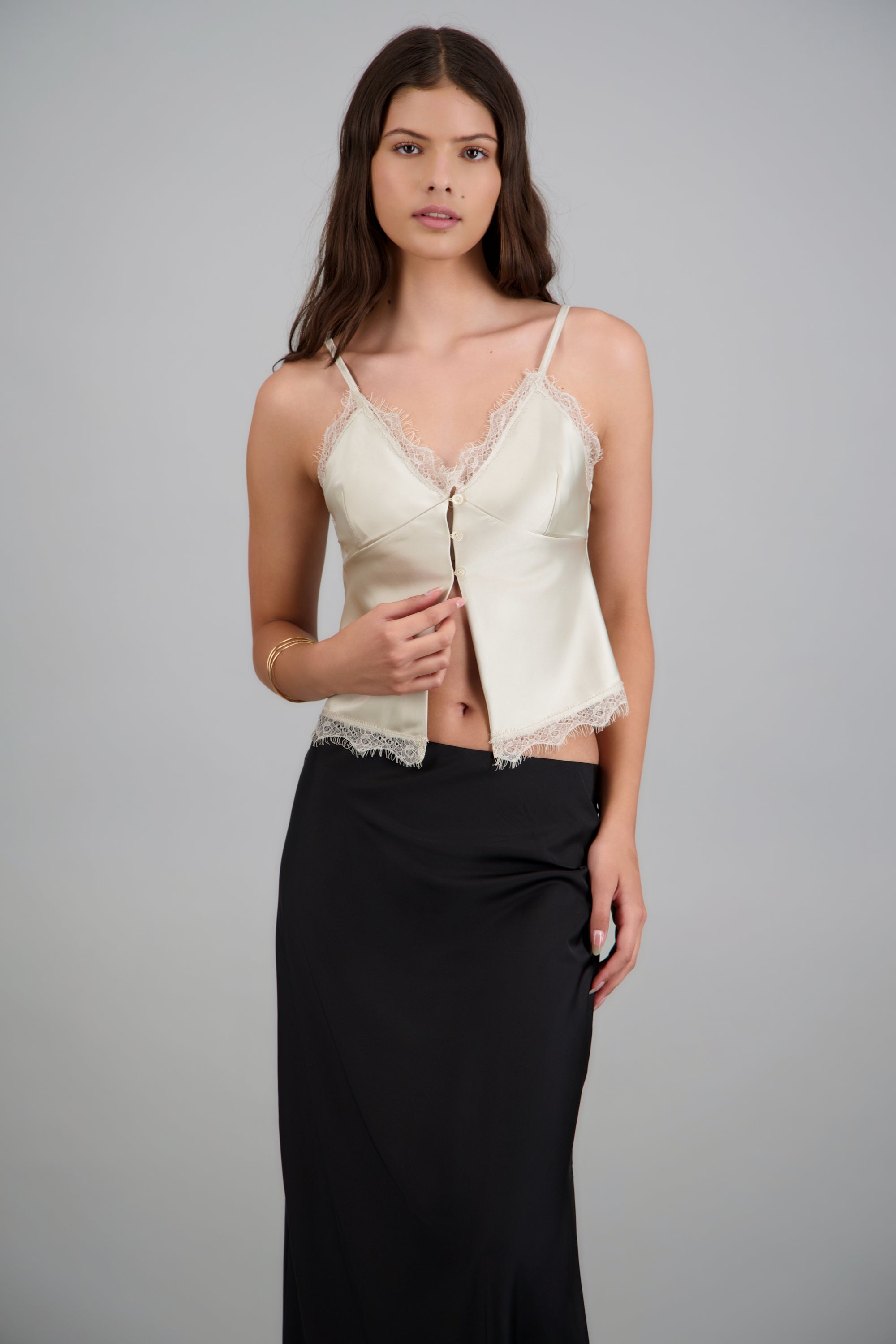 top halter satinado detalle encaje CREMA