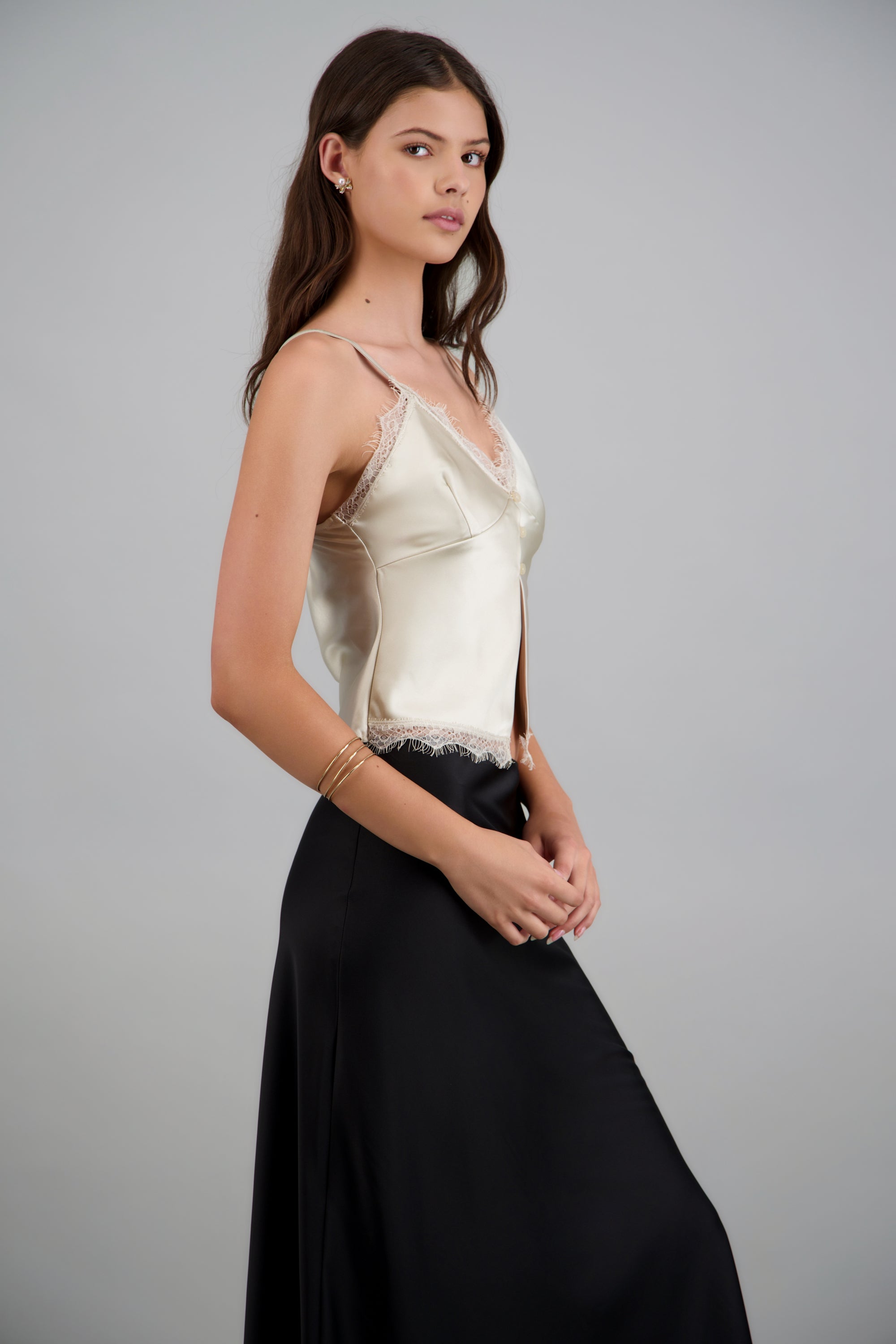 top halter satinado detalle encaje CREMA