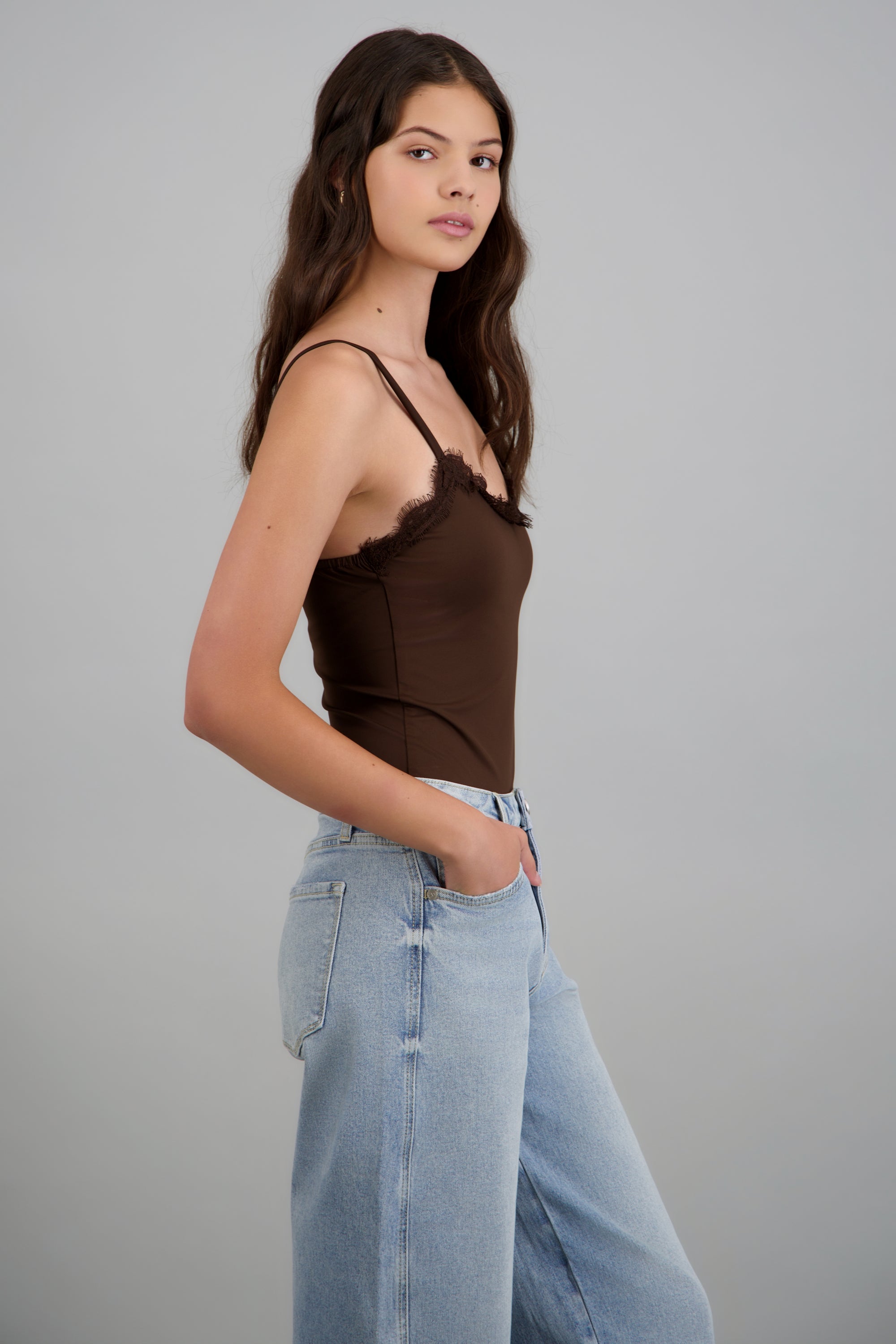 Bodysuit tirantes detalle encaje CHOCOLATE