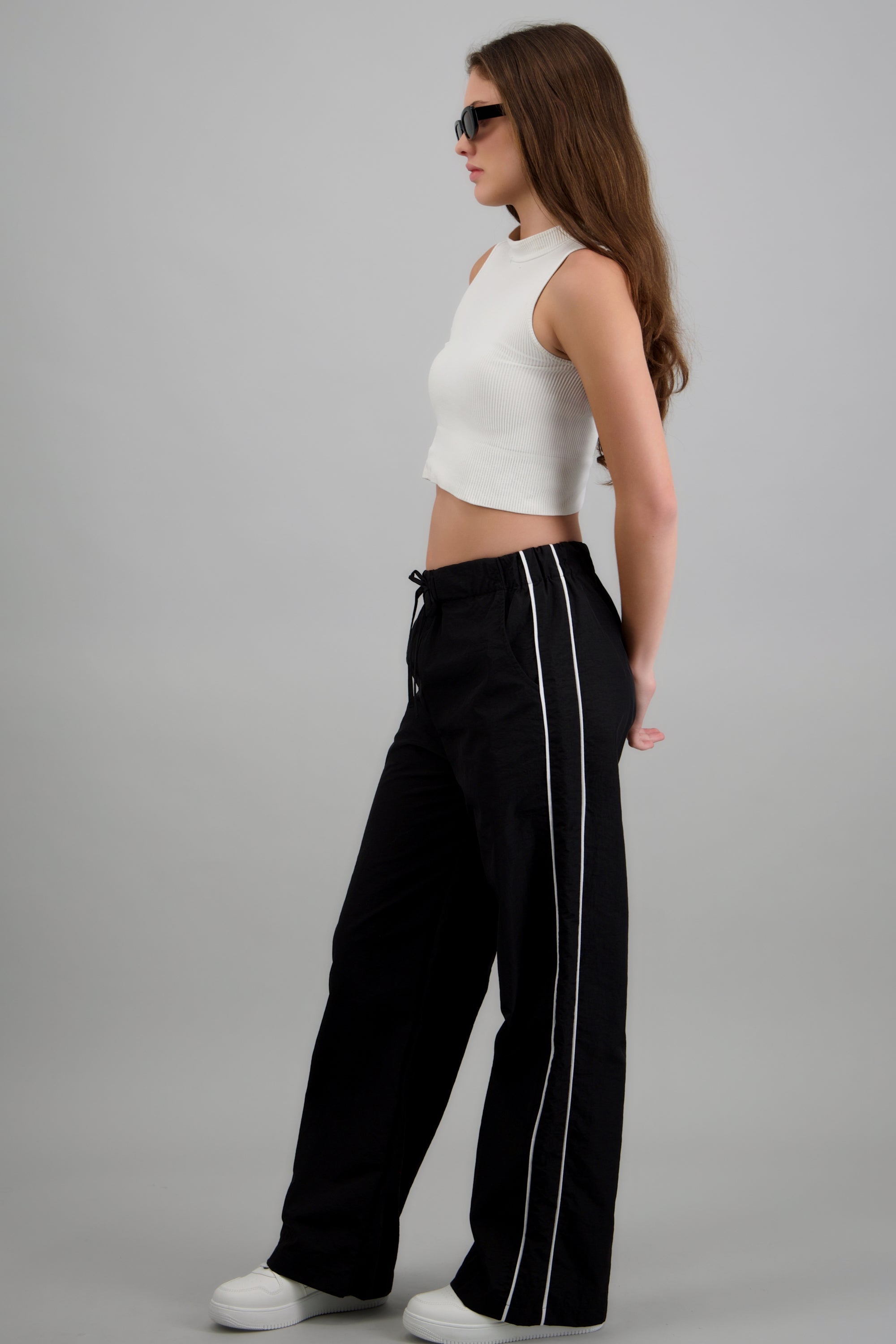 Pantalon amplio contraste linea costado NEGRO COMBO