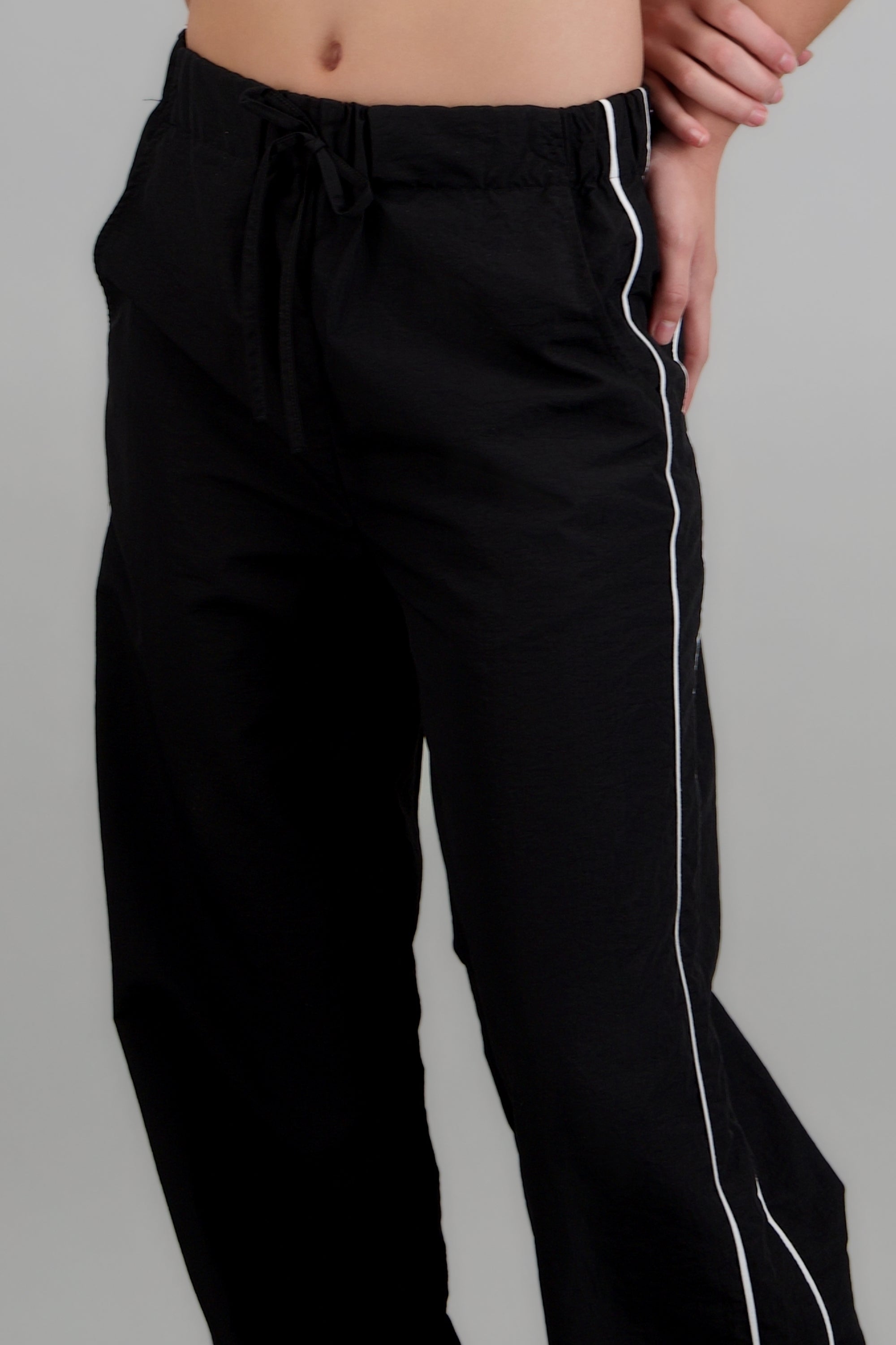 Pantalon amplio contraste linea costado NEGRO COMBO