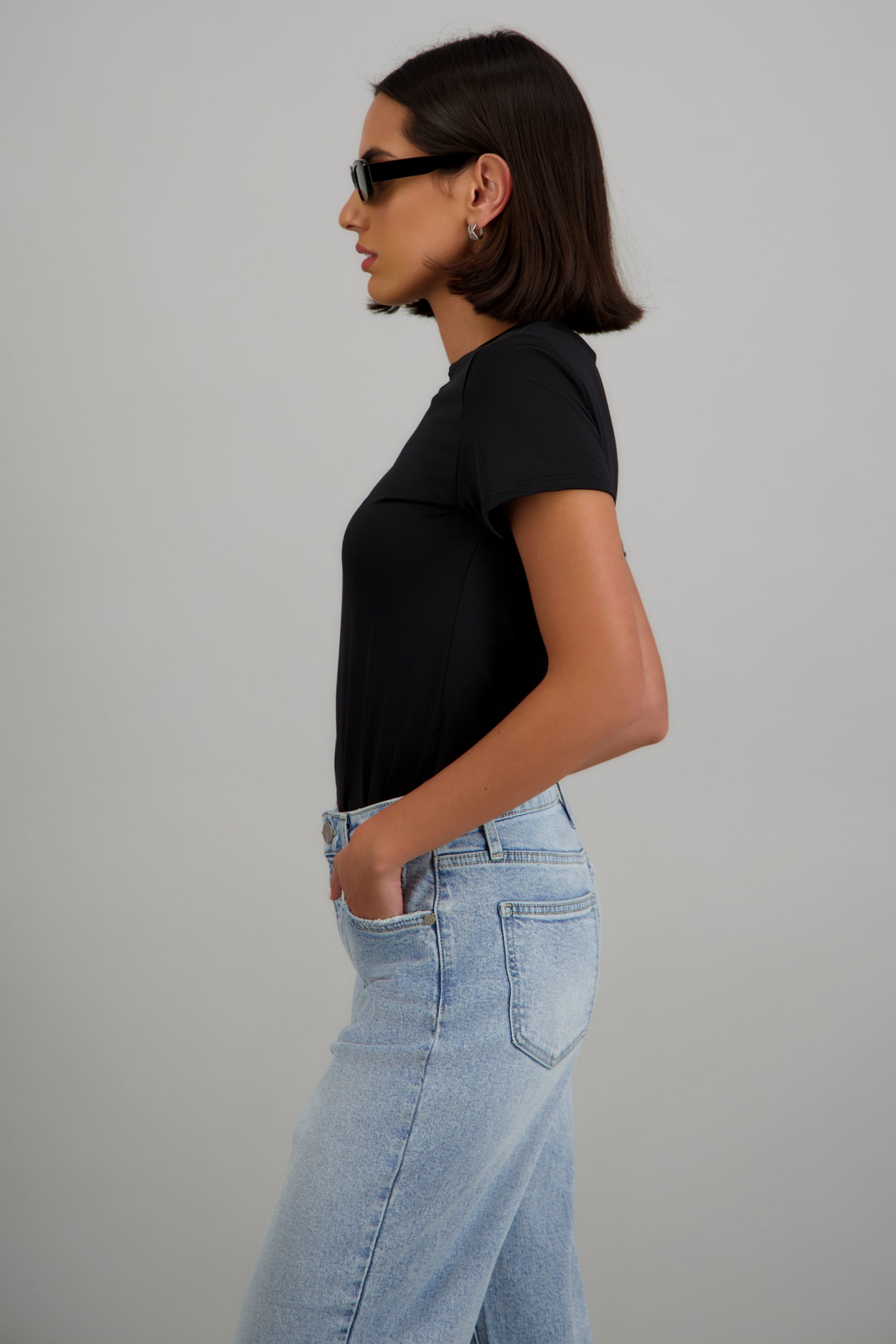 Playera cuello redondo lisa NEGRO