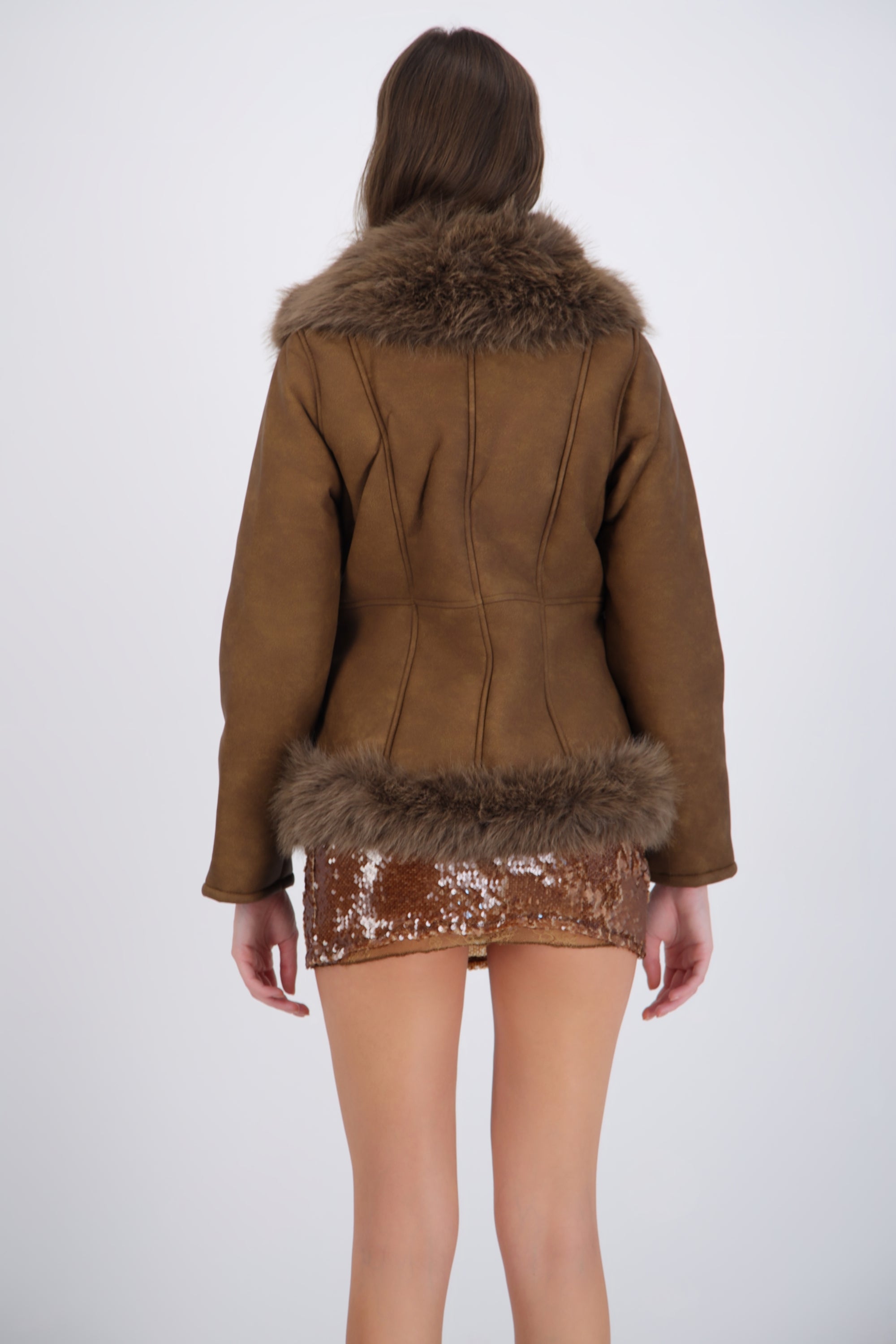 Abrigo suede detalle peluche
