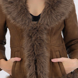 Abrigo suede detalle peluche