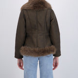 Abrigo suede detalle peluche