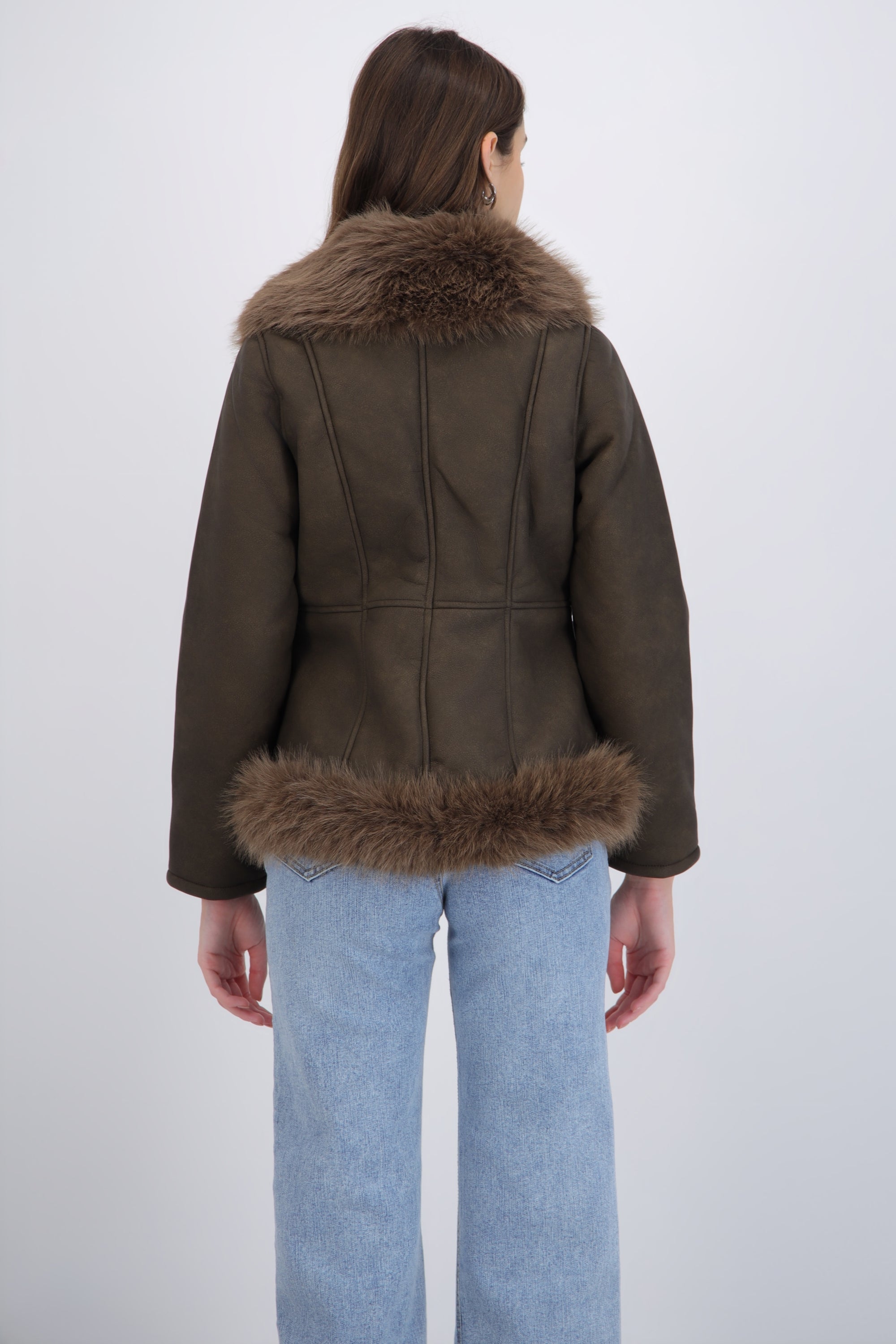 Abrigo suede detalle peluche